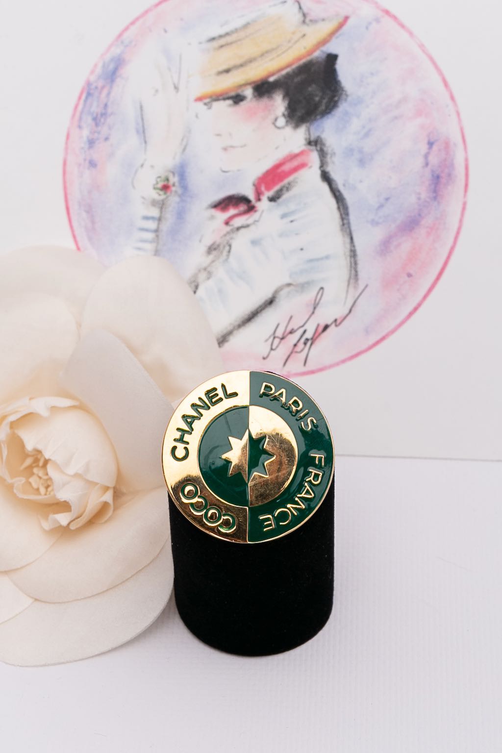 Broche émaillée Chanel