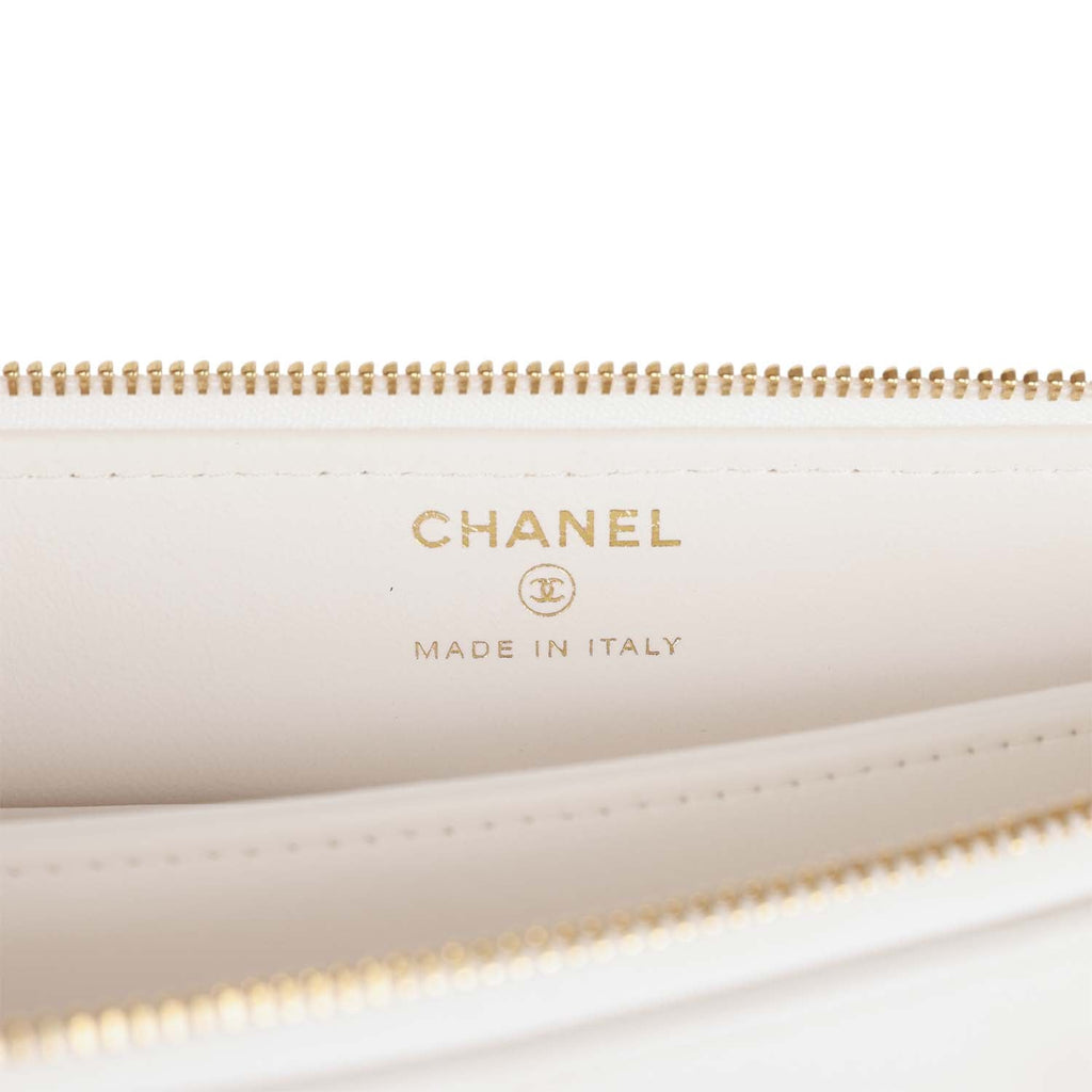 Pre-owned Chanel Ruffle Clutch with Wristlet White Lambskin Light Gold Hardware