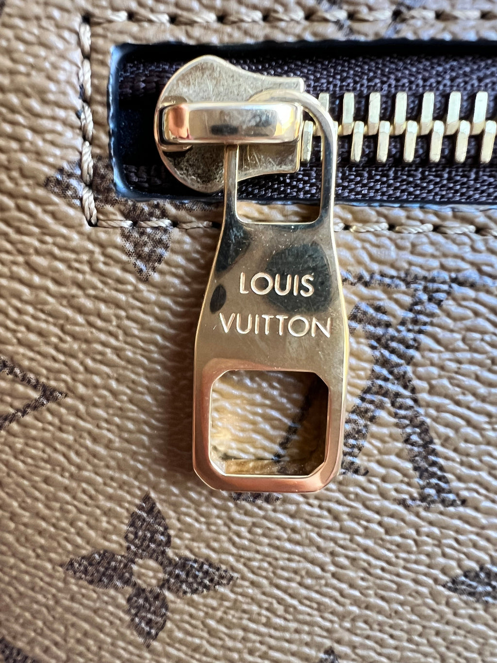 Louis Vuitton Pochette Metis Reverse Monogram (RRP £1,970)