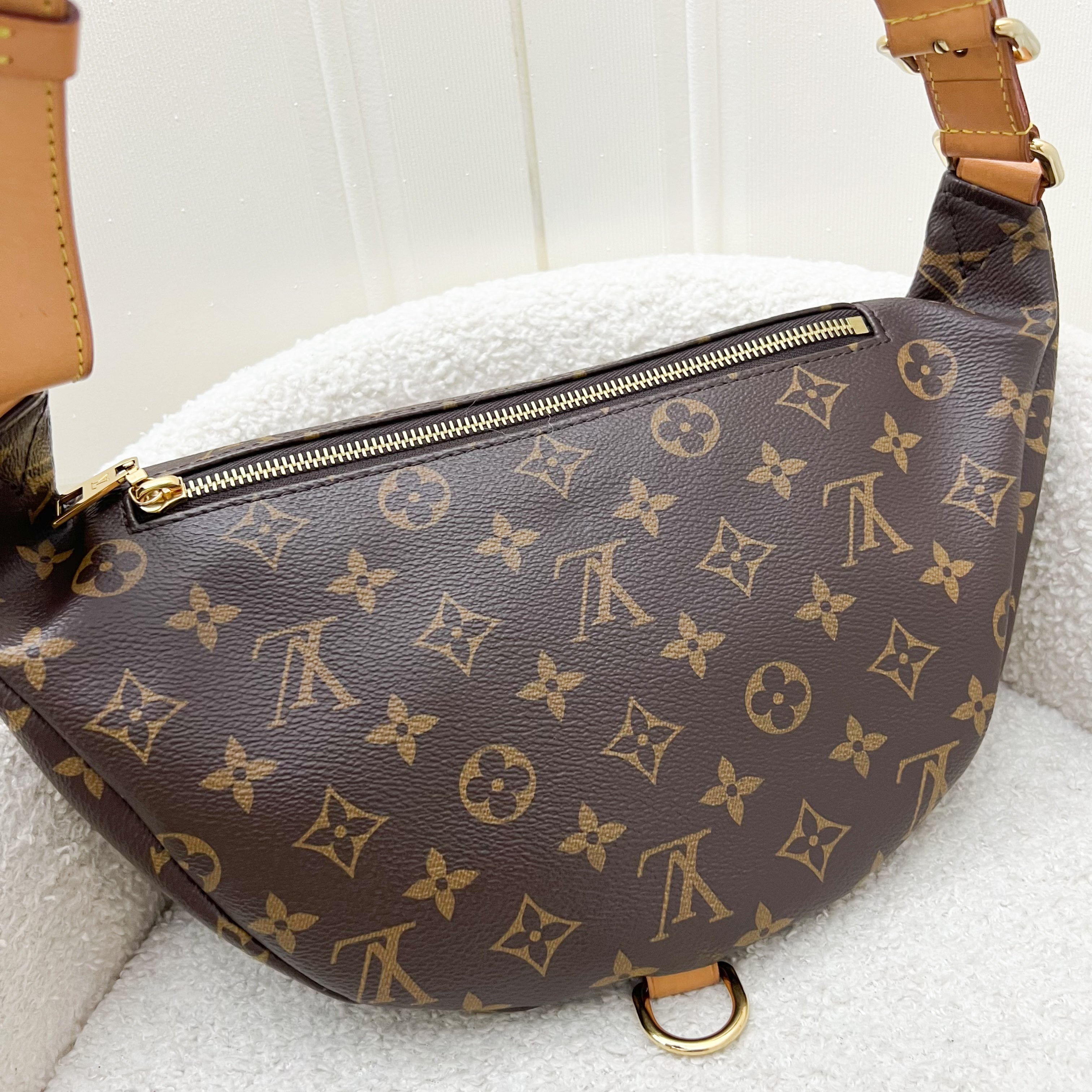 LV Bumbag in Monogram Canvas and GHW