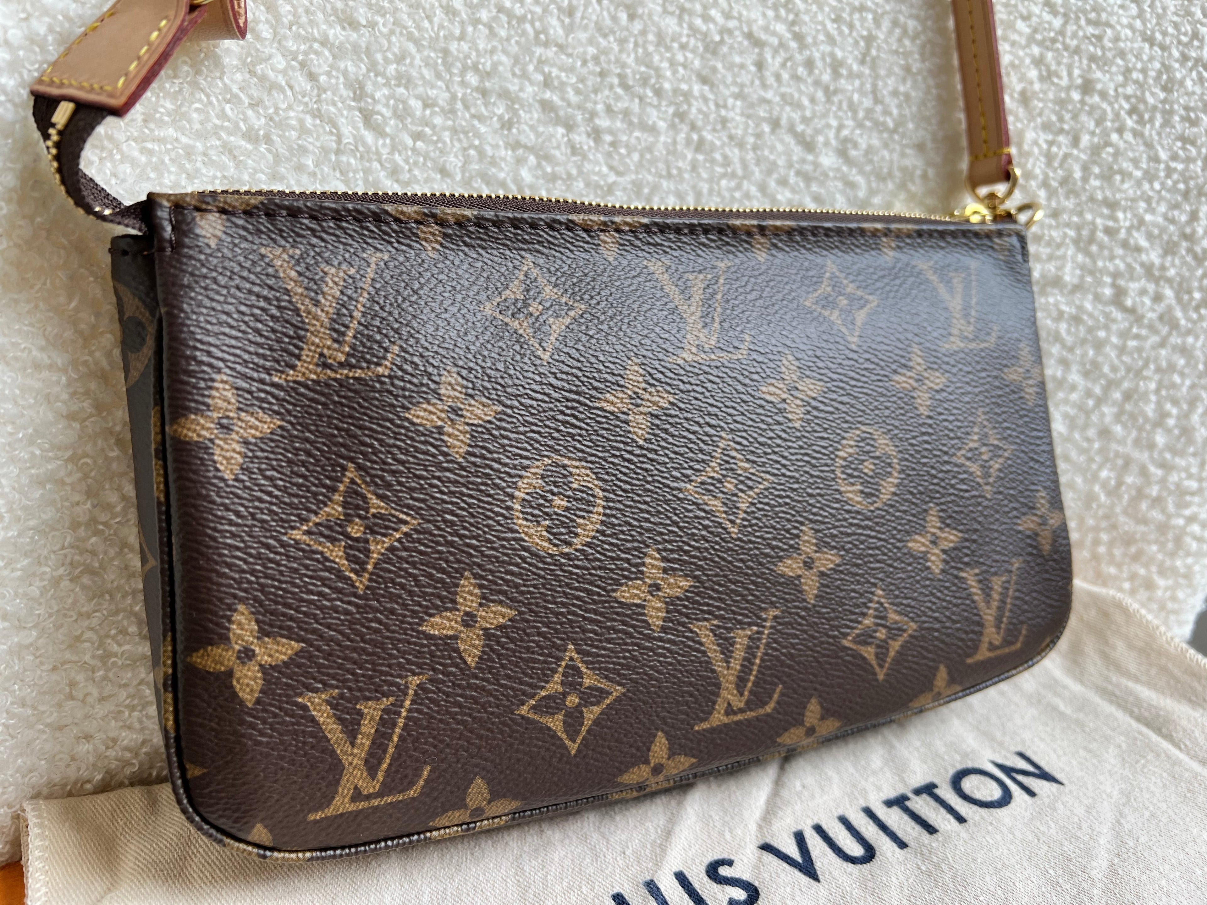 Louis Vuitton Pochette Accessoires Monogram (RRP £970)