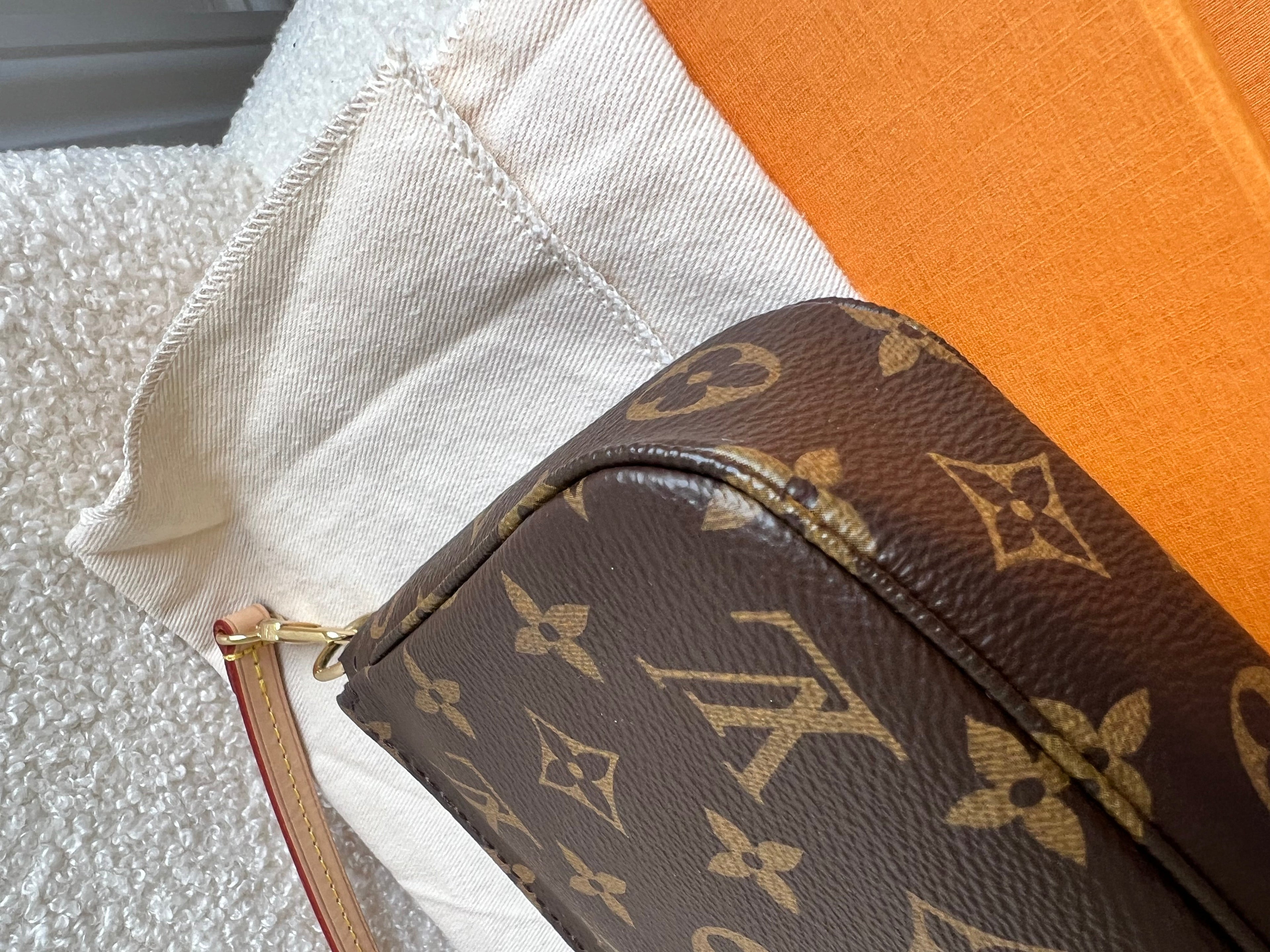 Louis Vuitton Pochette Accessoires Monogram (RRP £970)