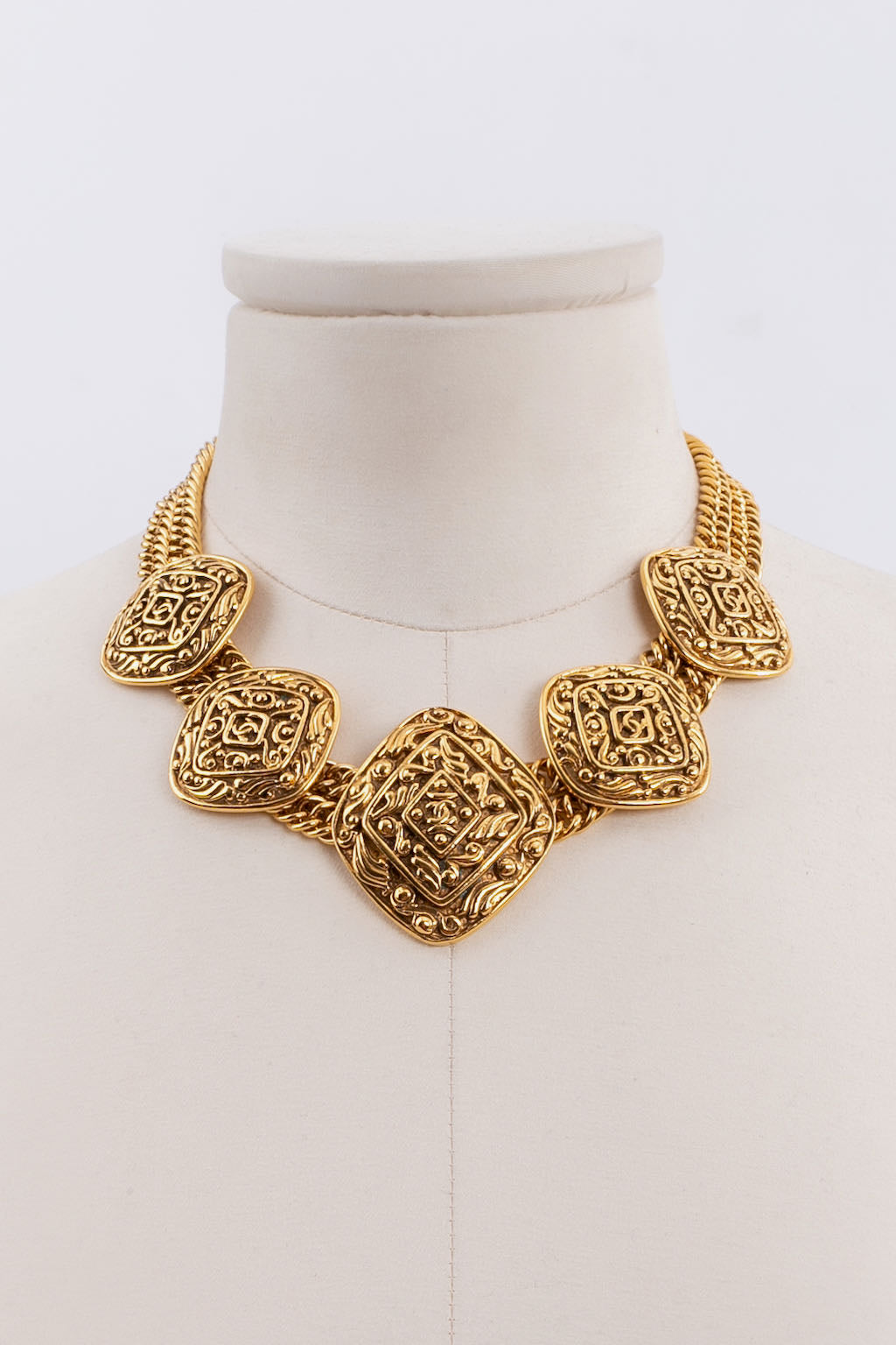 Collier court en mÃƒÆ’Ã‚Â©tal dorÃƒÆ’Ã‚Â© Chanel 1980s