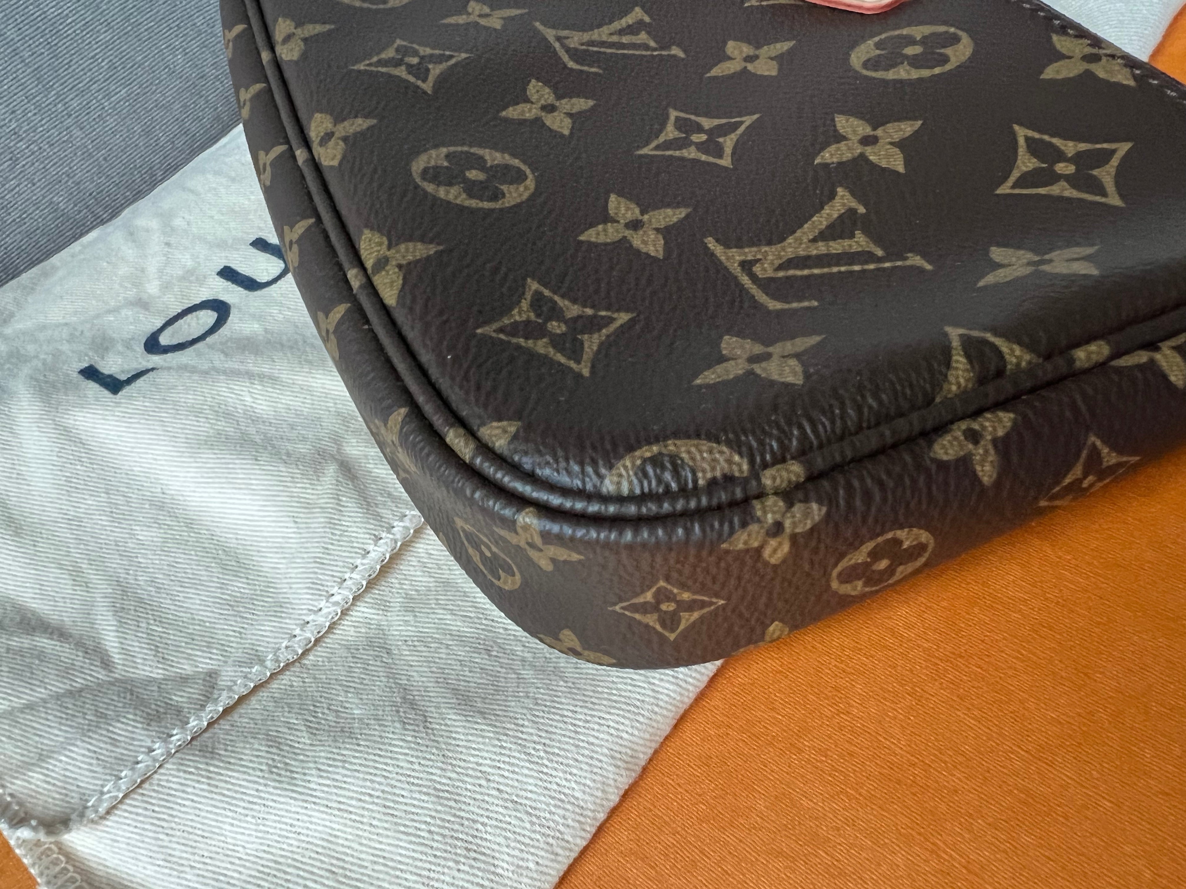 Louis Vuitton Multi Pochette Accessoires Rose Chiaro (RRP £1970)