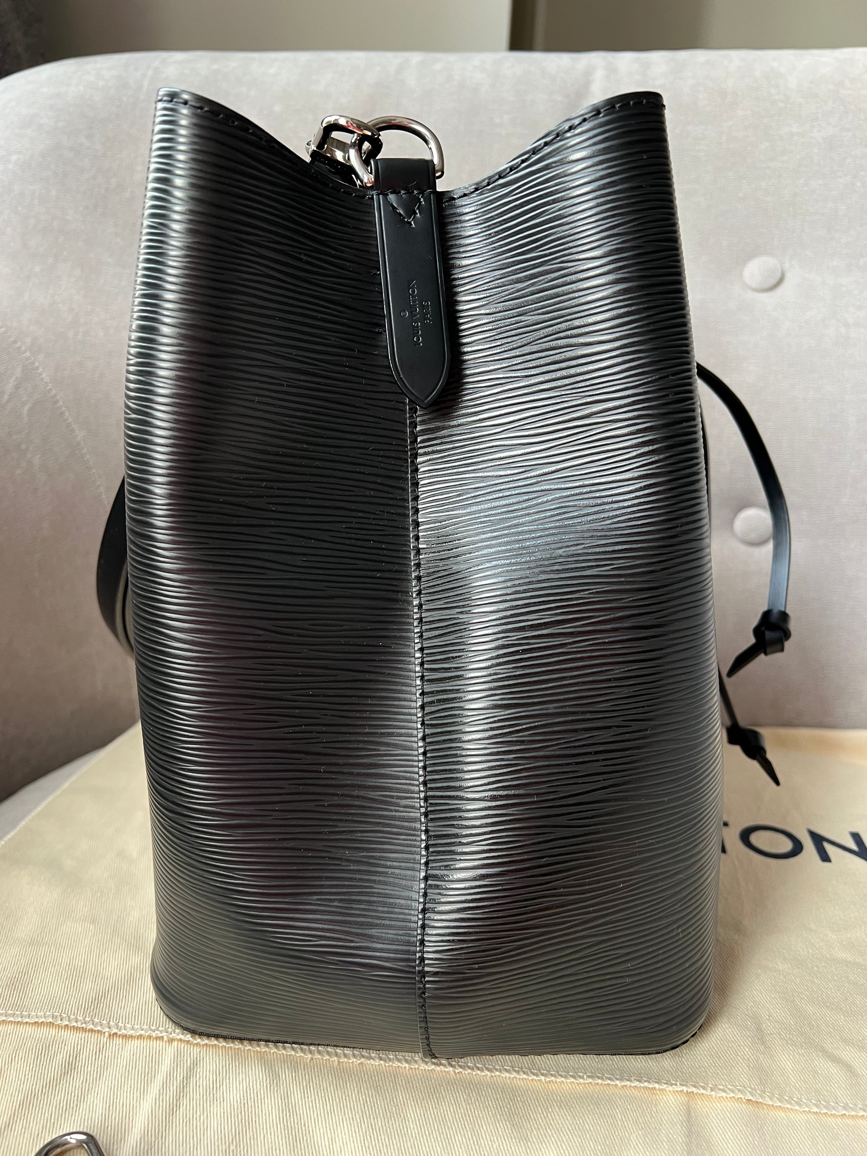 Louis Vuitton Neo Noe Bucket Bag Black Epi (RRP £1,930)