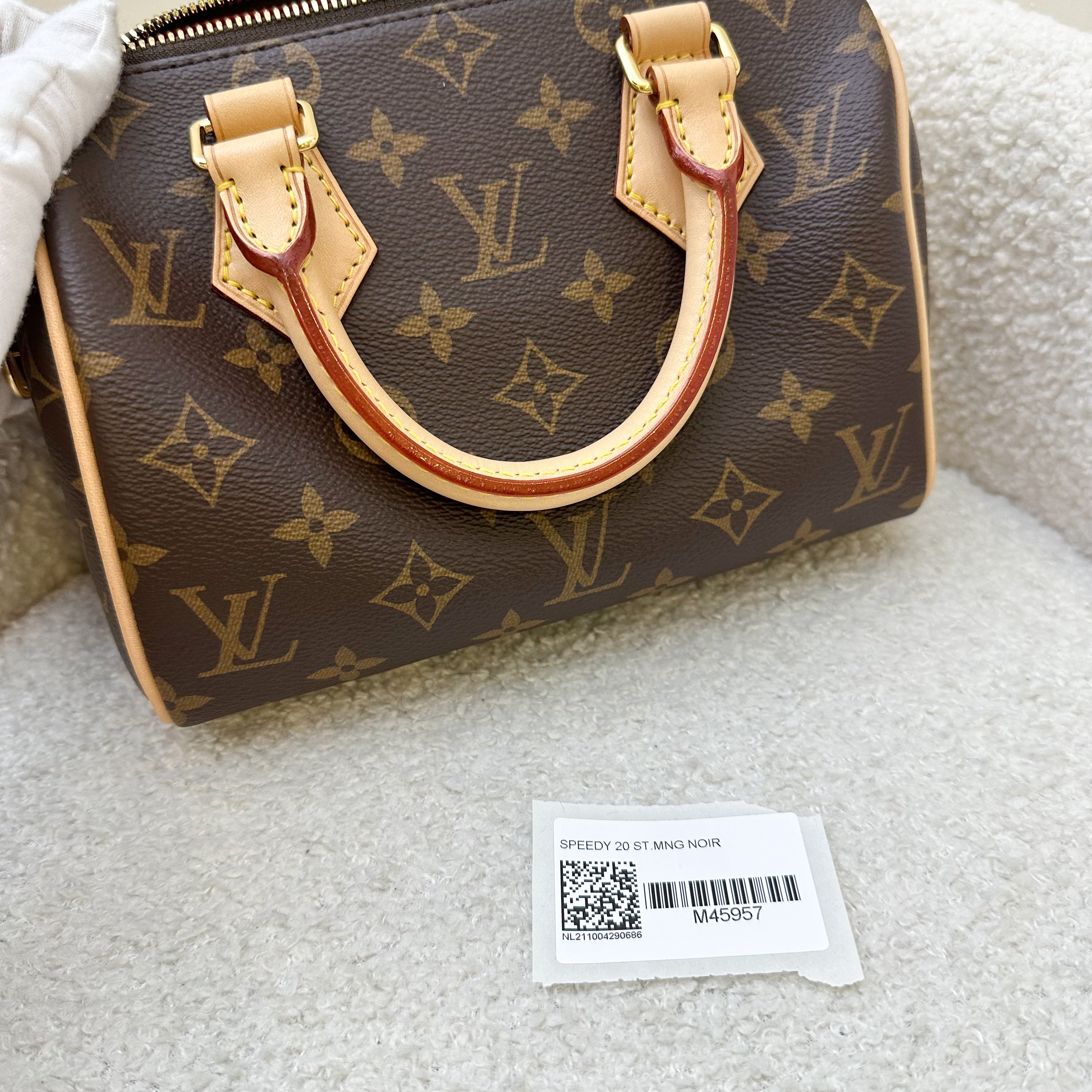LV Speedy Bandouliere 20 in Monogram Canvas and Black Patterned Strap (Non-adjustable)