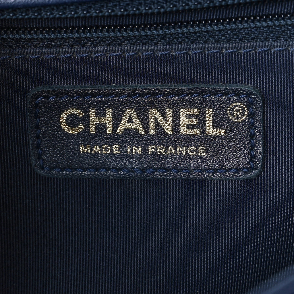 CHANEL QUILTED CALFSKIN NEW MEDIUM BOY FLAP BAG
