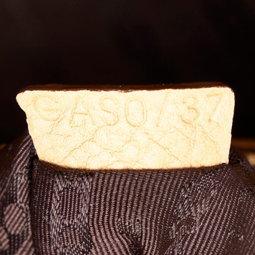 Celine Leather Shoulder Bag (SHG-26579)
