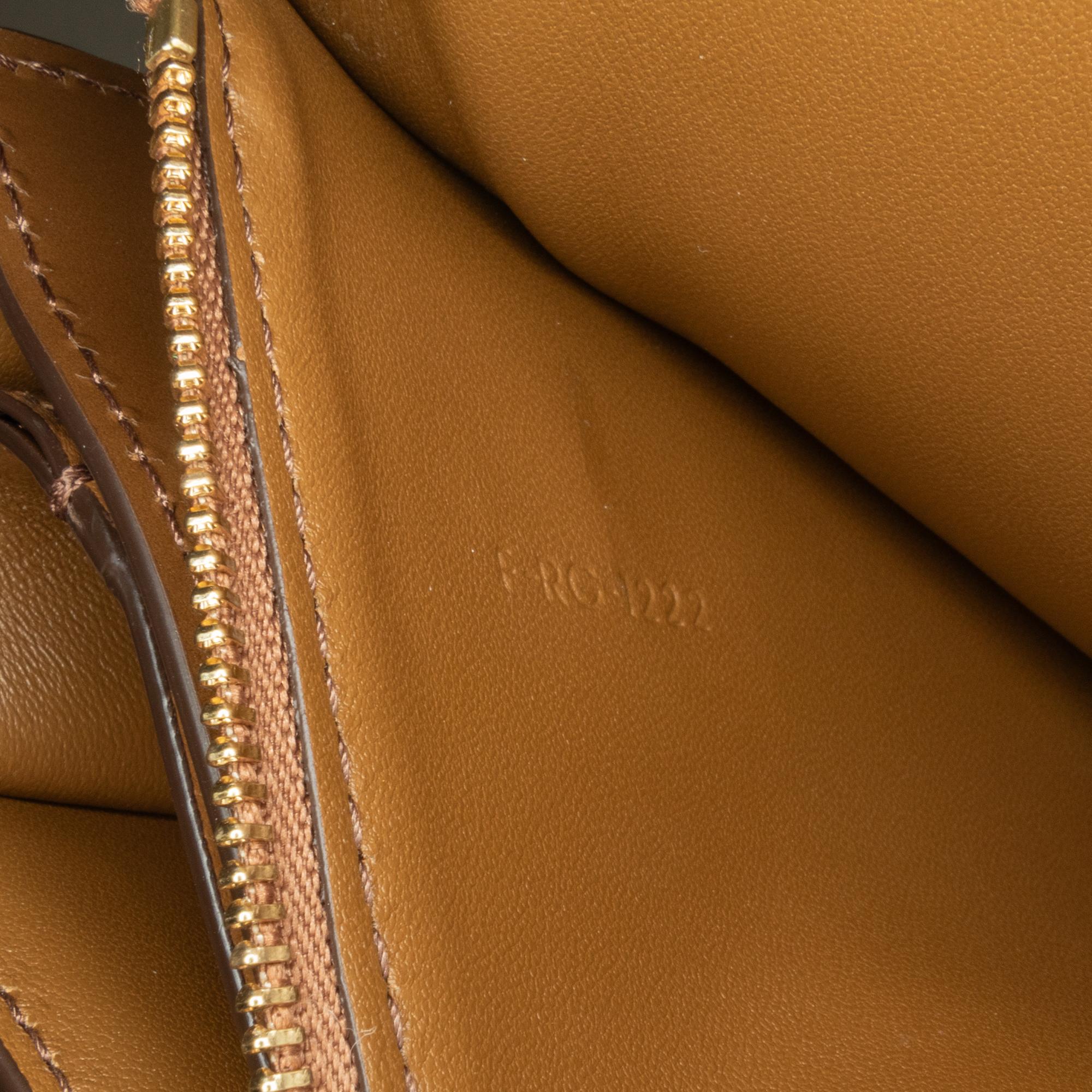 Celine Medium Classic Box (SHG-gut8Xz)