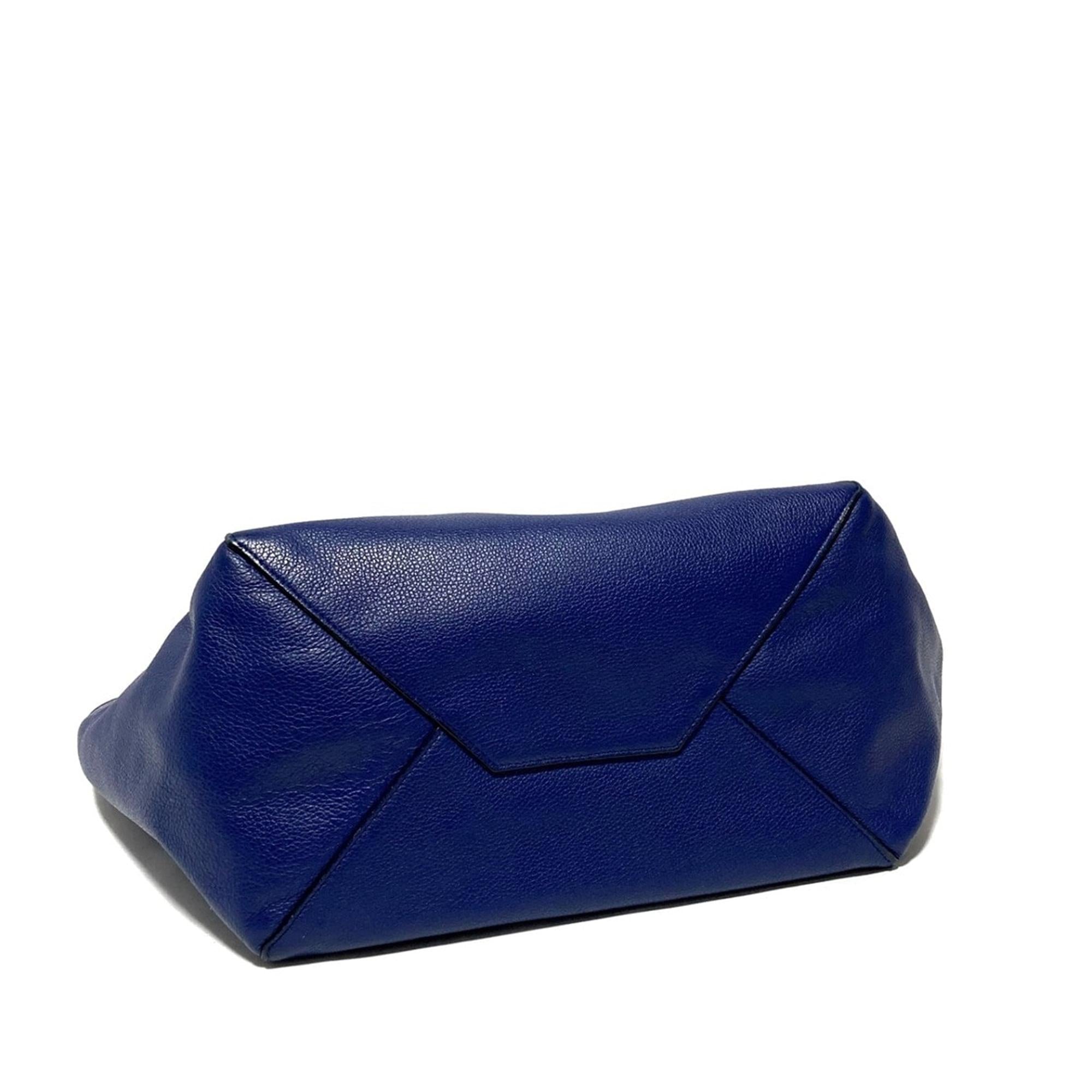 Celine Medium Phantom Tote (SHG-37906)