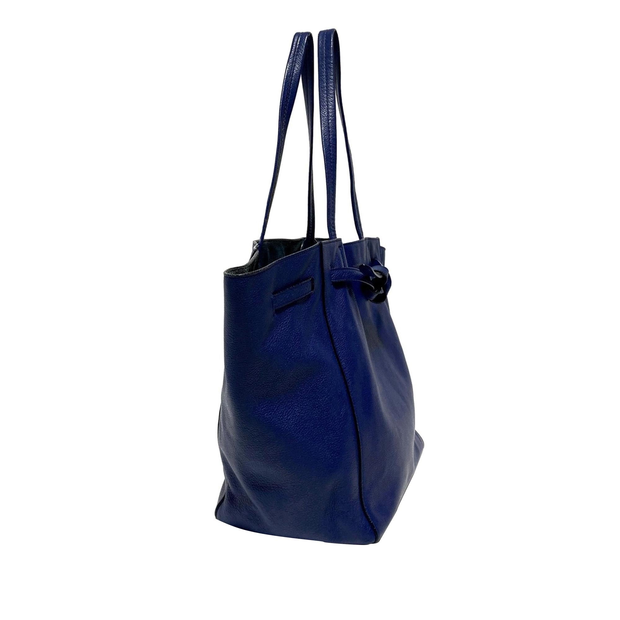 Celine Medium Phantom Tote (SHG-37906)