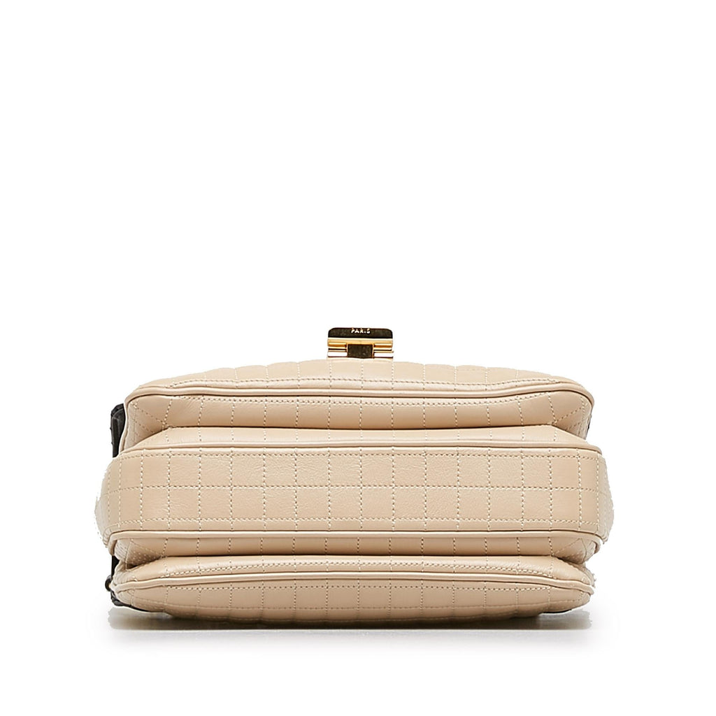 Celine Medium Quilted C Crossbody (SHG-BpAtmE)
