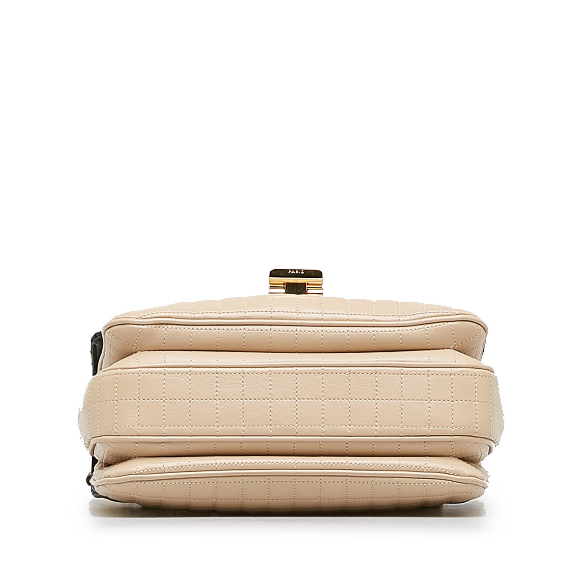Celine Medium Quilted C Crossbody (SHG-BpAtmE)