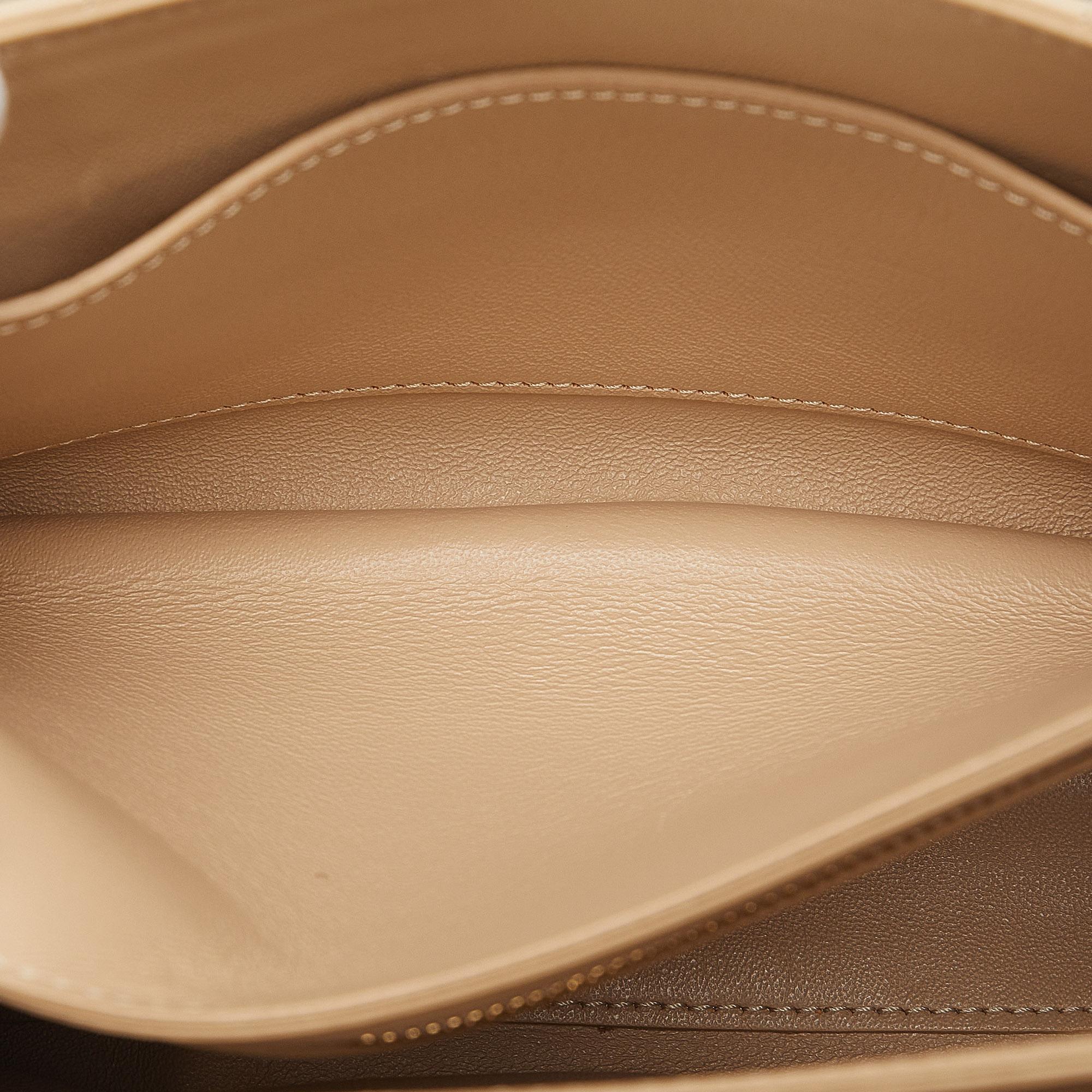 Celine Medium Quilted C Crossbody (SHG-BpAtmE)