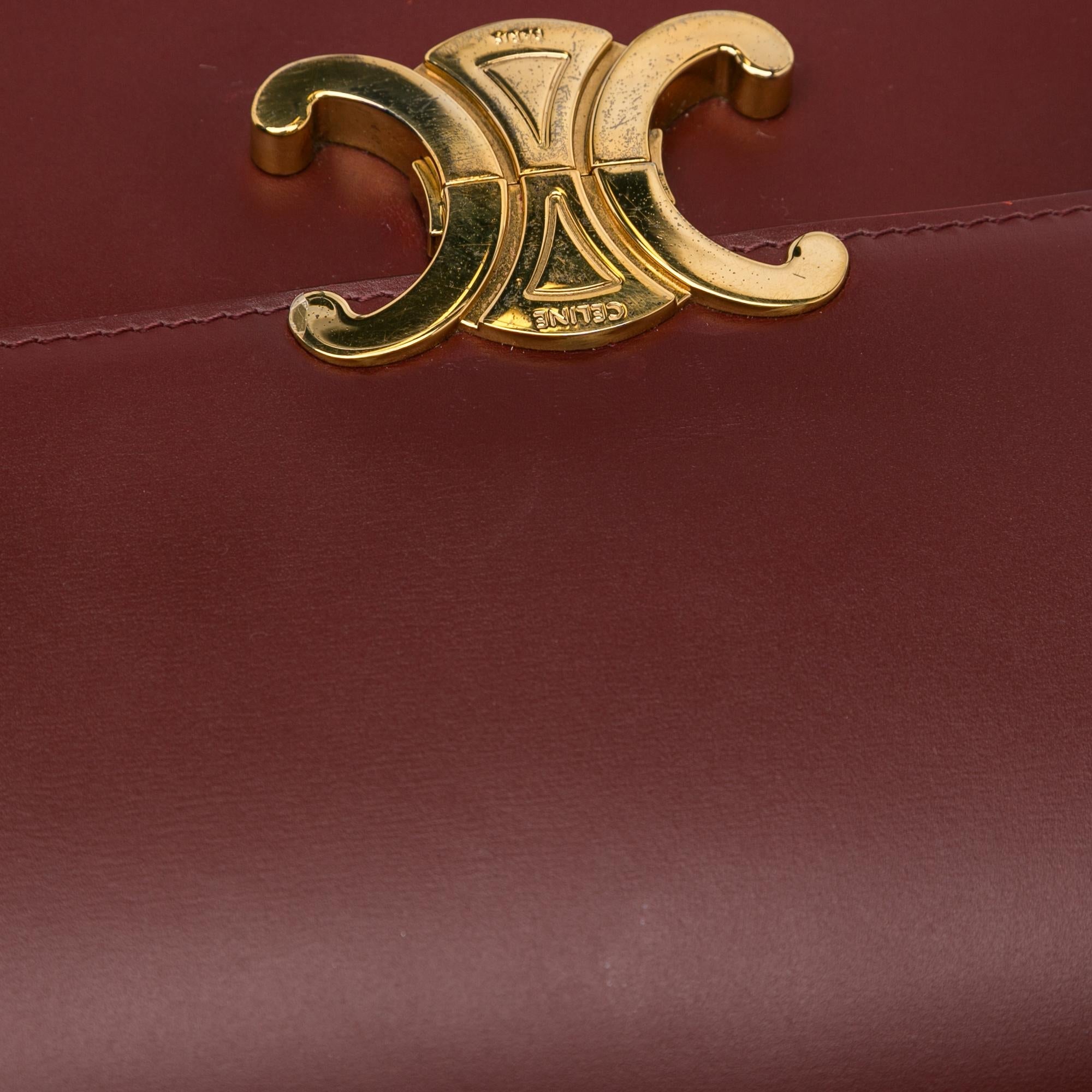 Celine Medium Triomphe Crossbody Bag (SHG-ewHuBe)