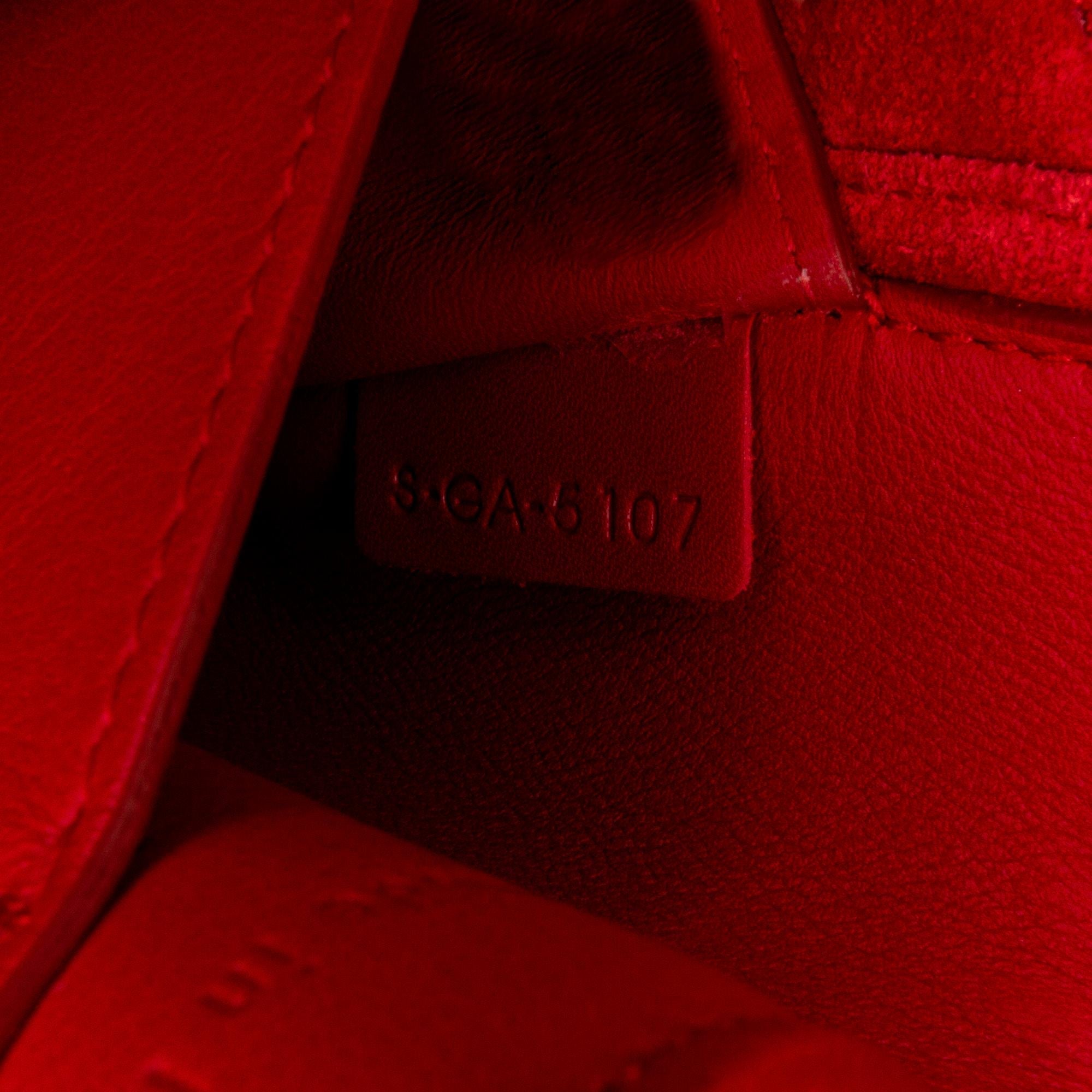 Celine Trifold (SHG-jVxvLp)