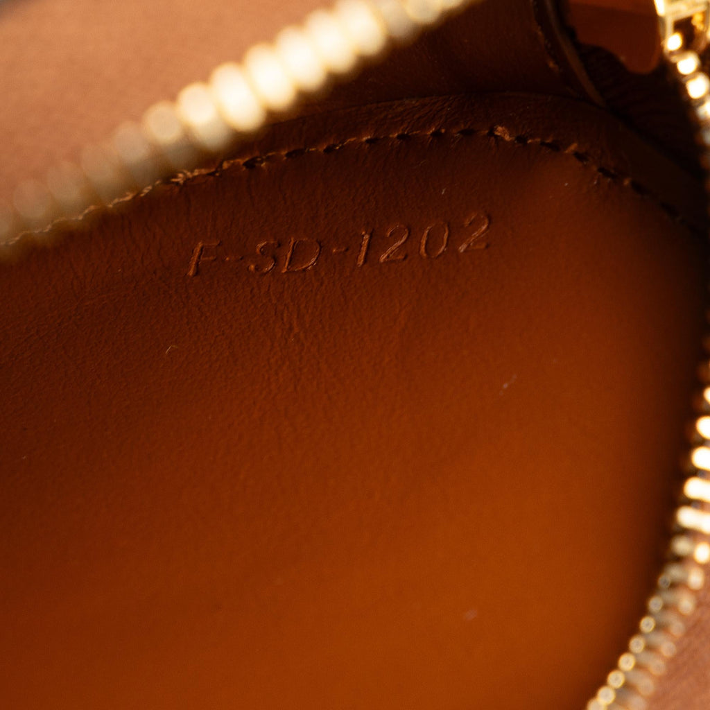 Celine Triomphe Cuir Oval Clutch (SHG-wvHwb7)