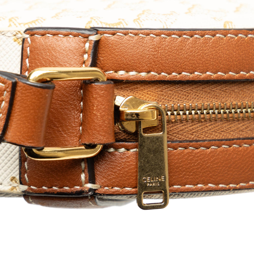Celine Triomphe Round Purse on Strap (SHG-0ZXDtG)
