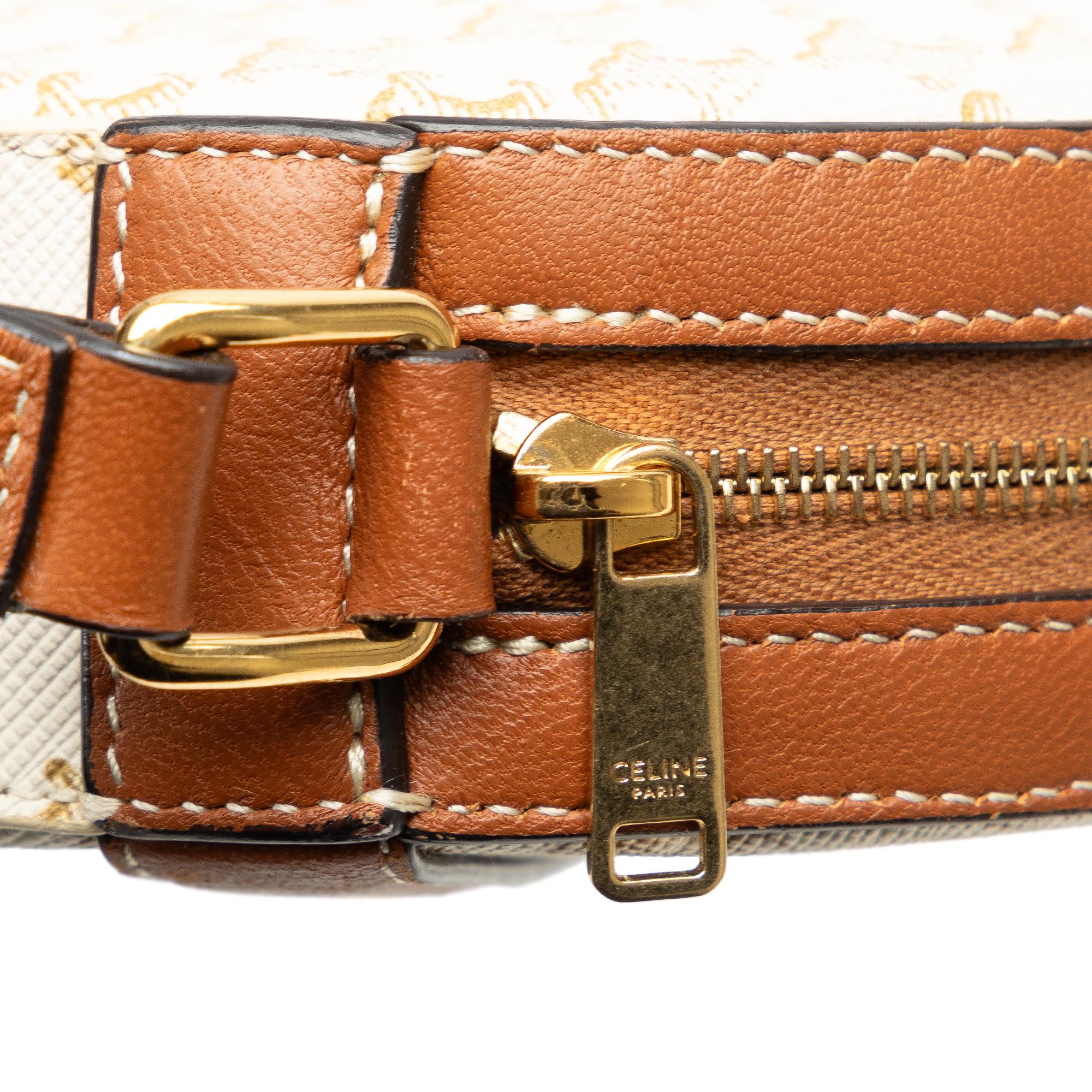 Celine Triomphe Round Purse on Strap (SHG-0ZXDtG)