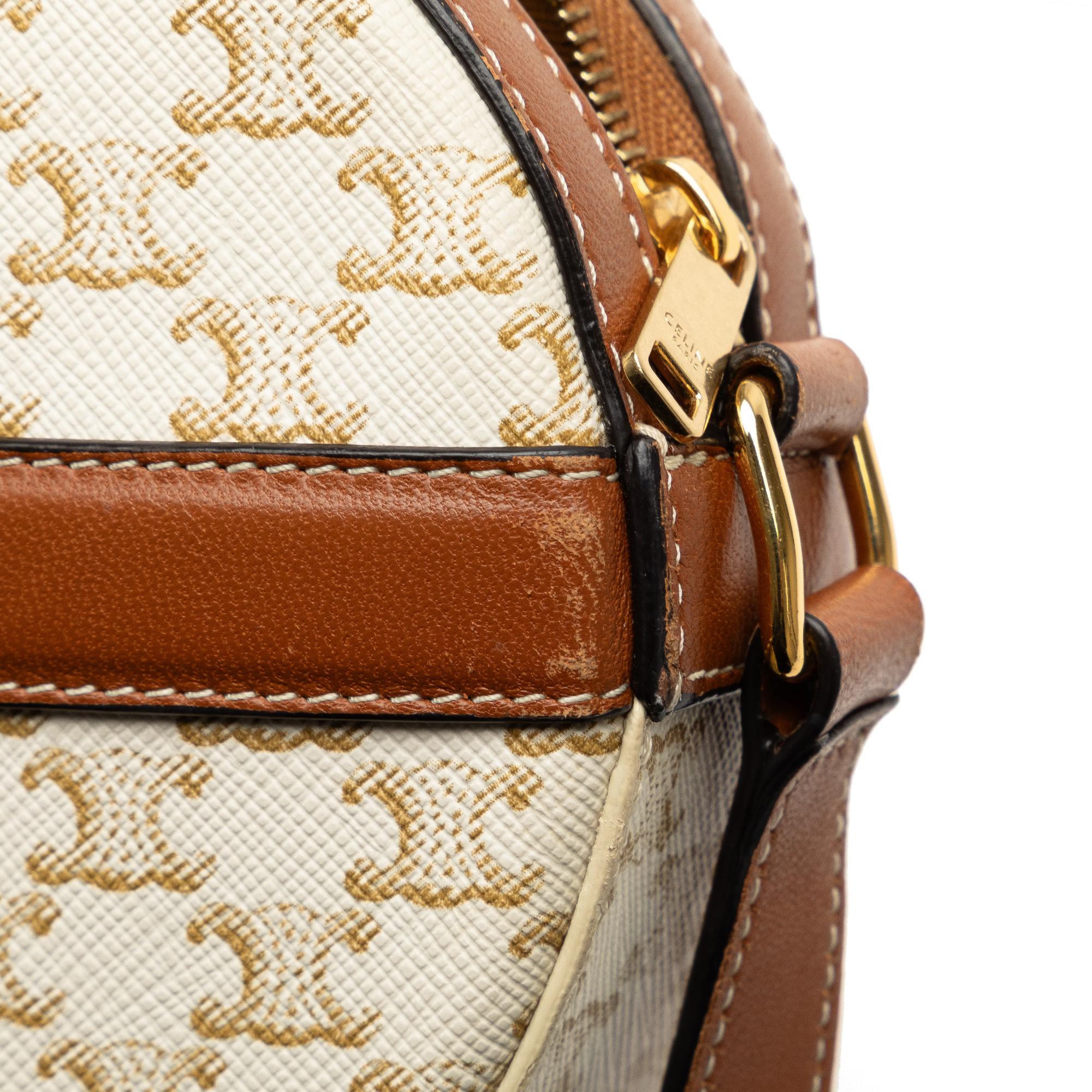 Celine Triomphe Round Purse on Strap (SHG-0ZXDtG)