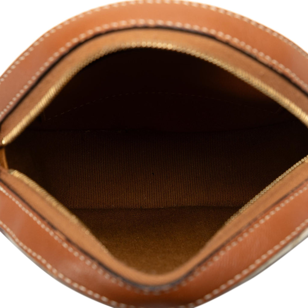Celine Triomphe Round Purse on Strap (SHG-0ZXDtG)