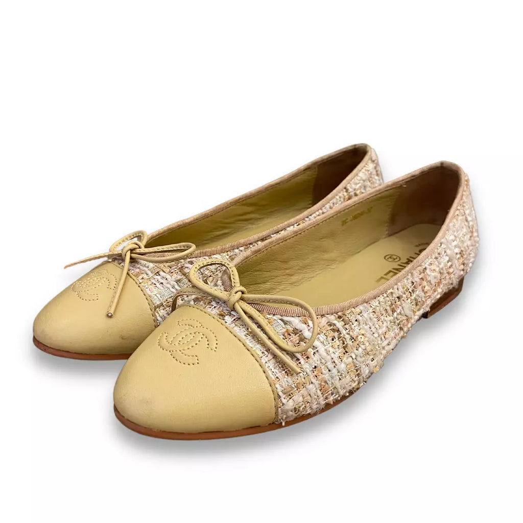 CHANEL BEIGE TWEED AND LEATHER BALLET FLATS