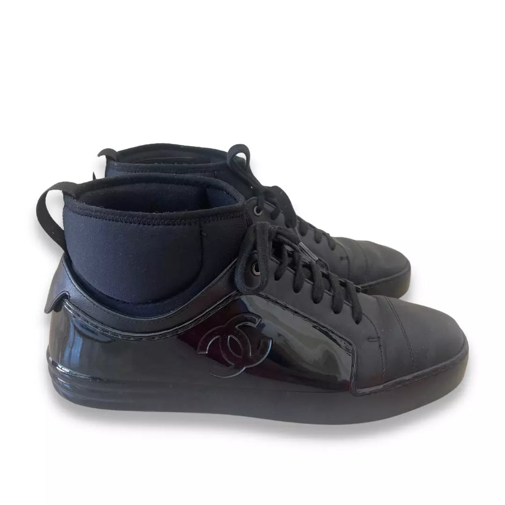 CHANEL BLACK RUBBER AND LEATHER CC SNEAKERS