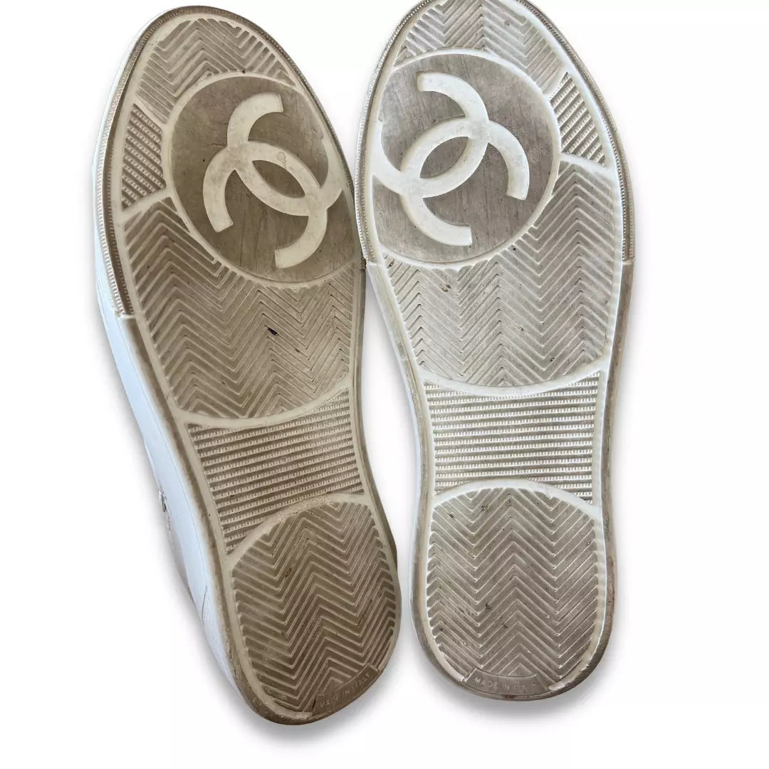 CHANEL WHITE CC SNEAKERS