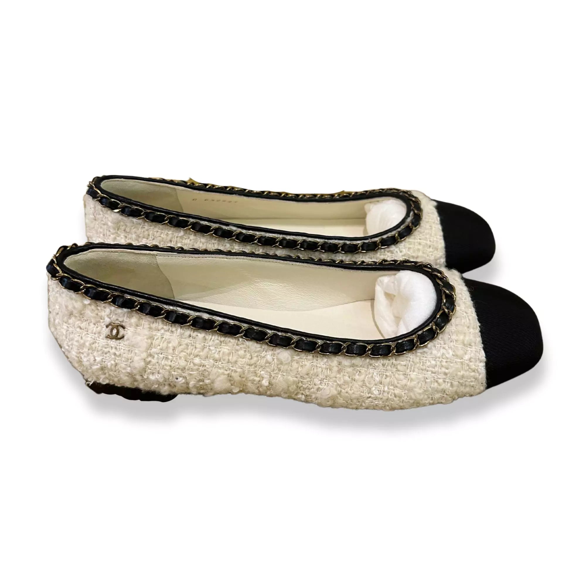 CHANEL WHITE TWEED CHAIN BALLET FLATS