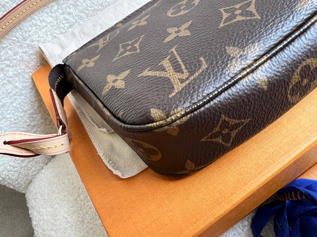 Louis Vuitton Pochette Accessoires Monogram (RRP £970)