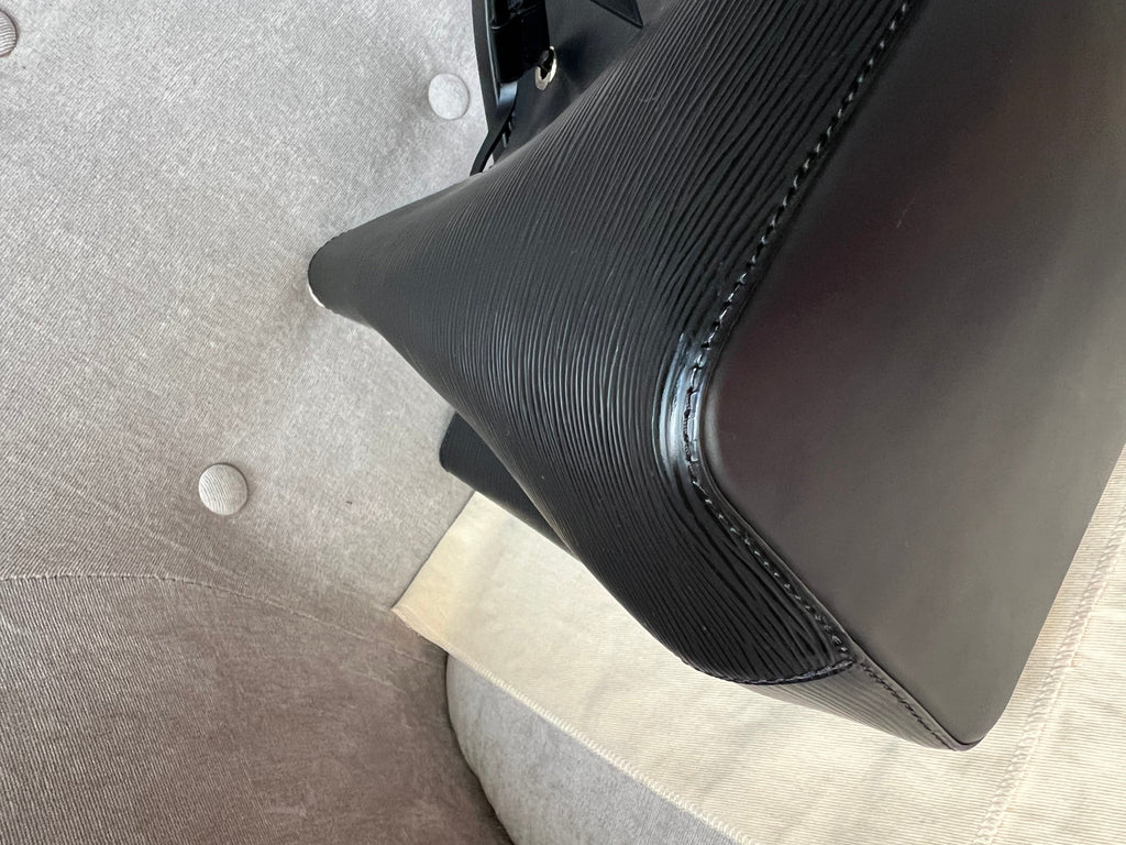 Louis Vuitton Neo Noe Bucket Bag Black Epi (RRP £1,930)