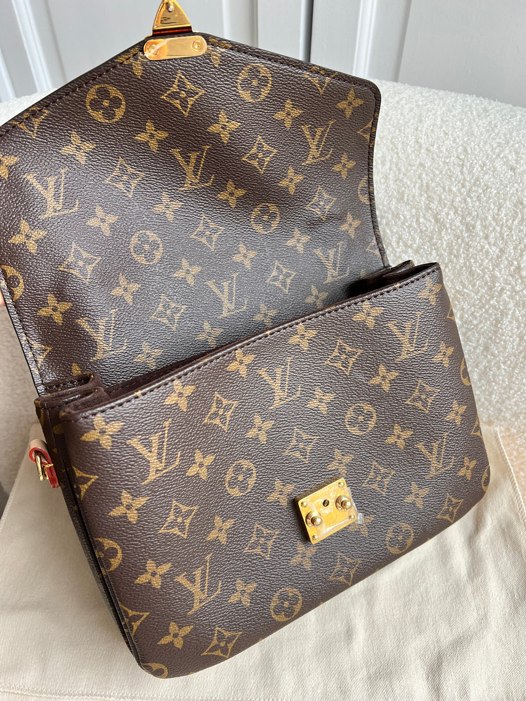 Louis Vuitton Pochette Metis Monogram (RRP £1,970)