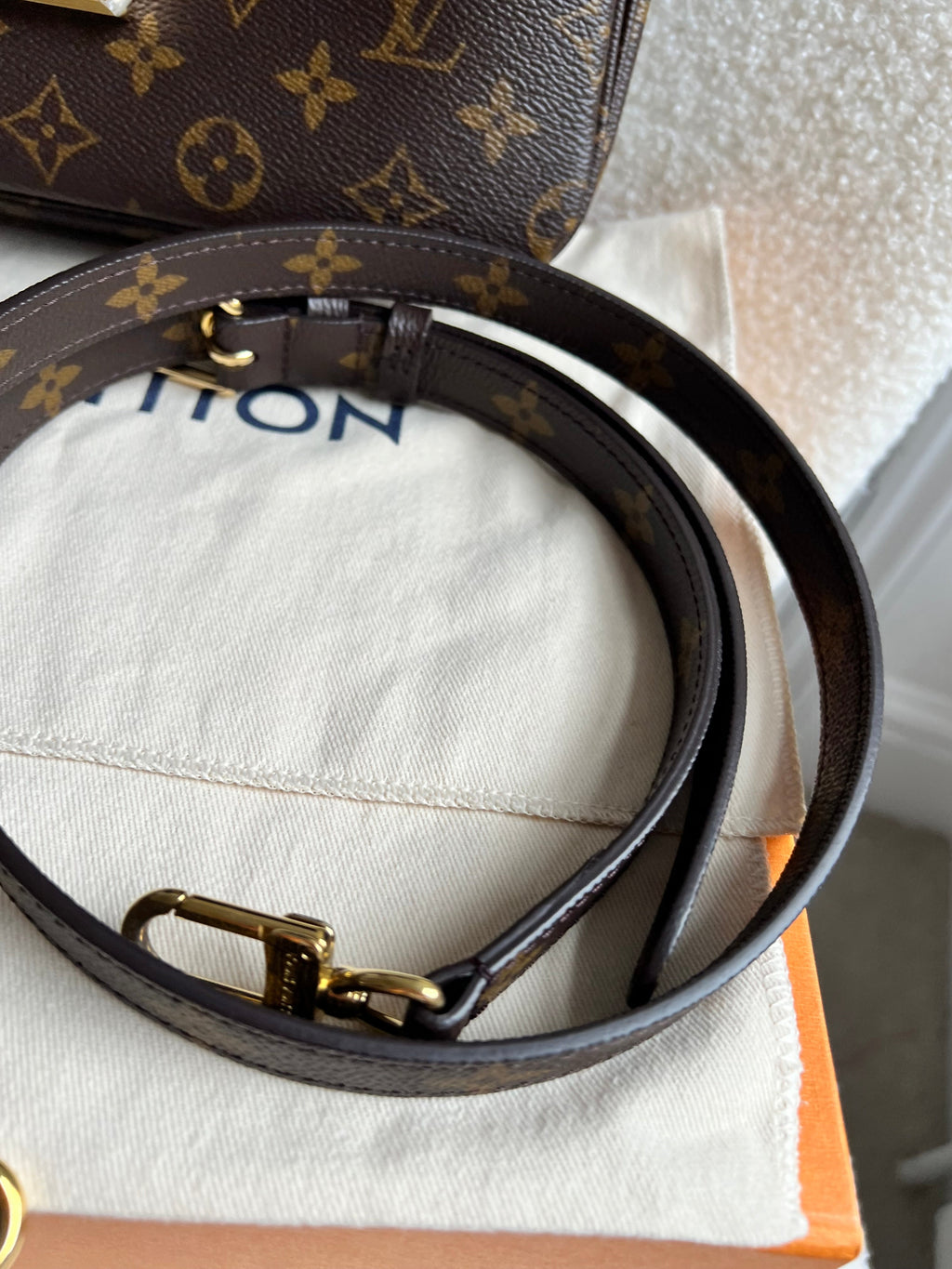 Louis Vuitton Pochette Metis Monogram (RRP £1,970)