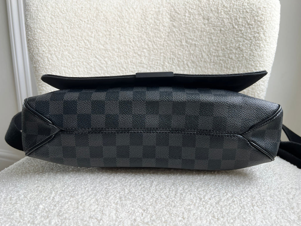 Louis Vuitton PM District Messenger Bag Damier Graphite