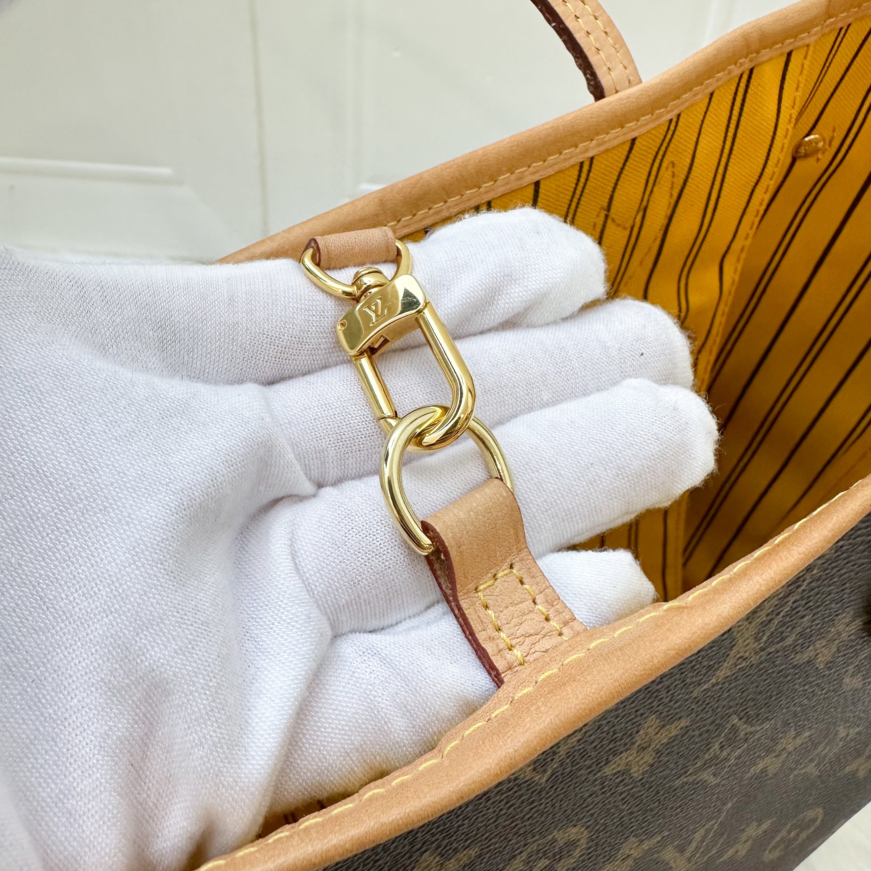 LV Neverfull MM in Monogram Canvas, Yellow Interior and GHW (No attached pouch)