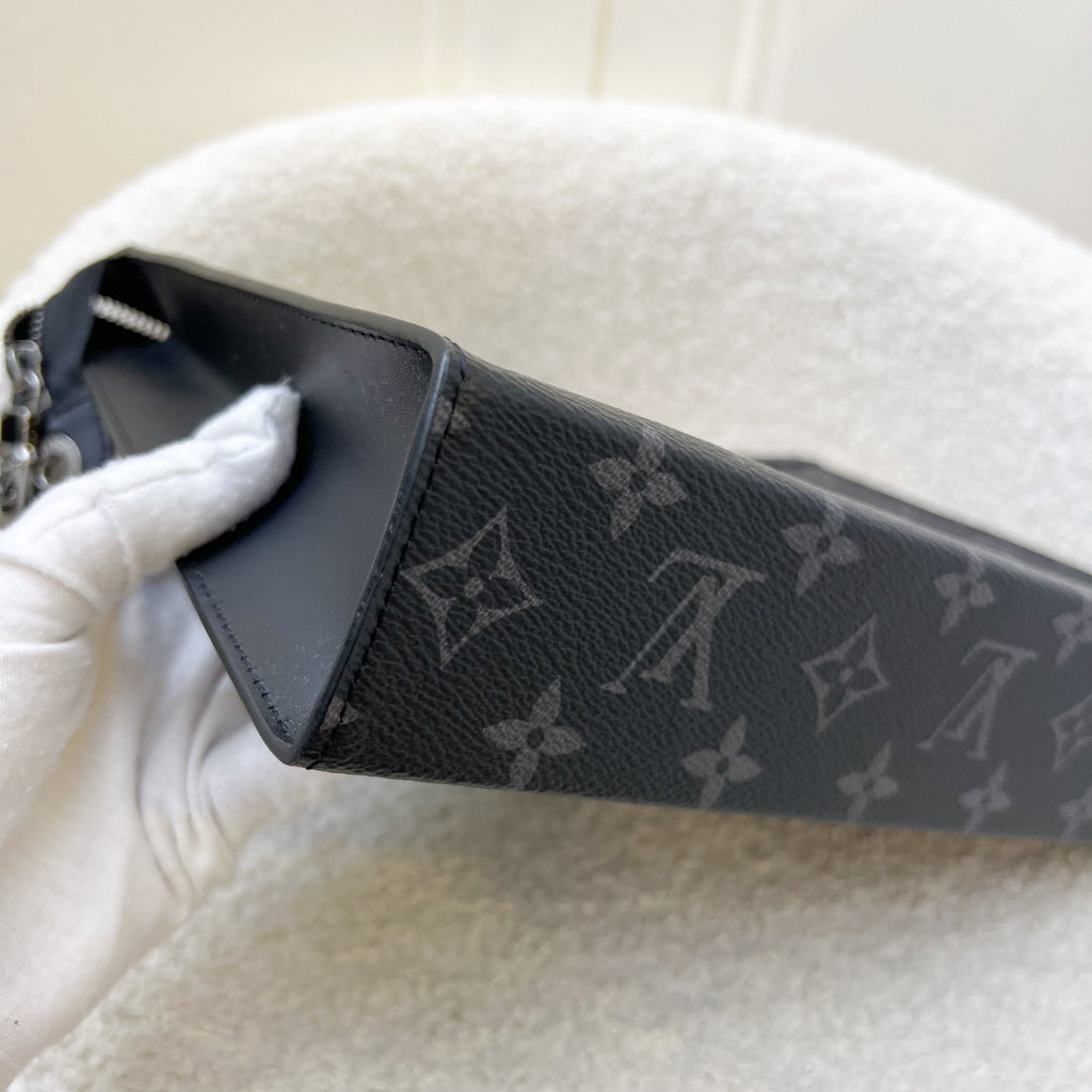 LV Pochette Voyage MM in Monogram Eclipse Canvas in SHW