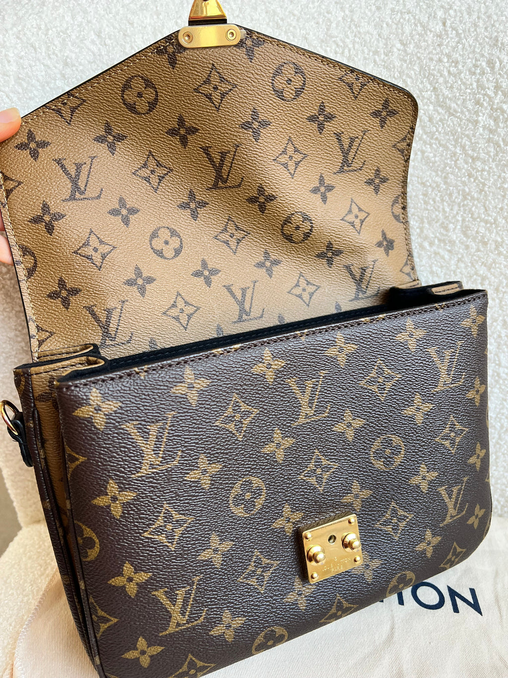 Louis Vuitton Pochette Metis Reverse Monogram (RRP £1,970)