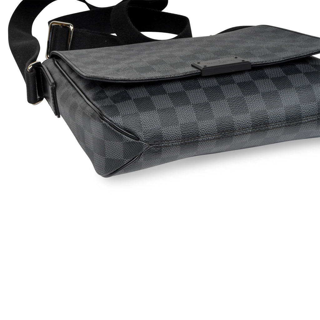 Louis Vuitton District PM