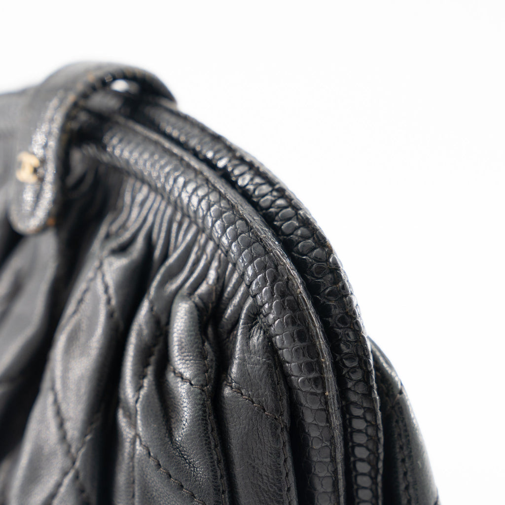 CHANEL vintage shoulder bag
