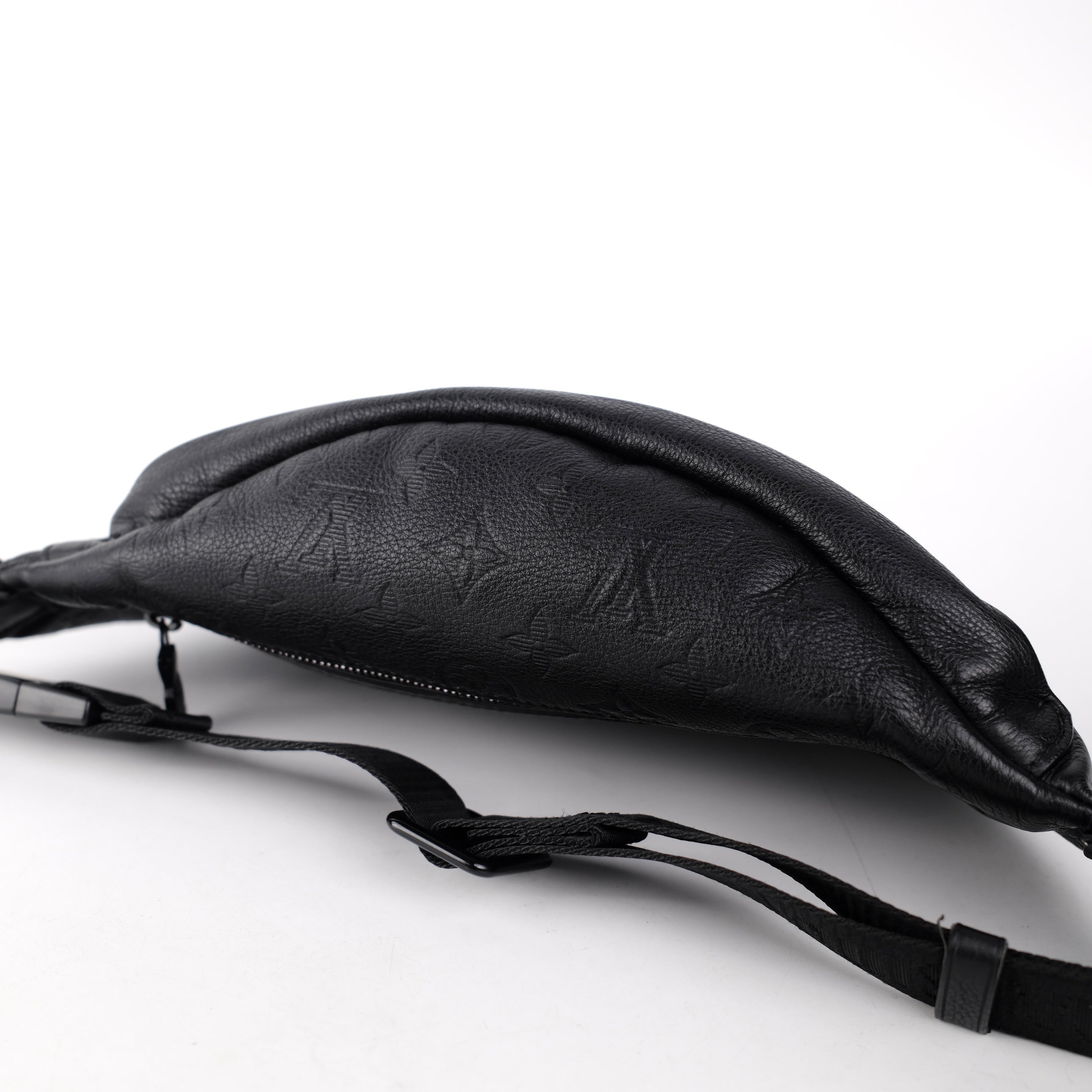 Louis Vuitton Men Bumbag Black