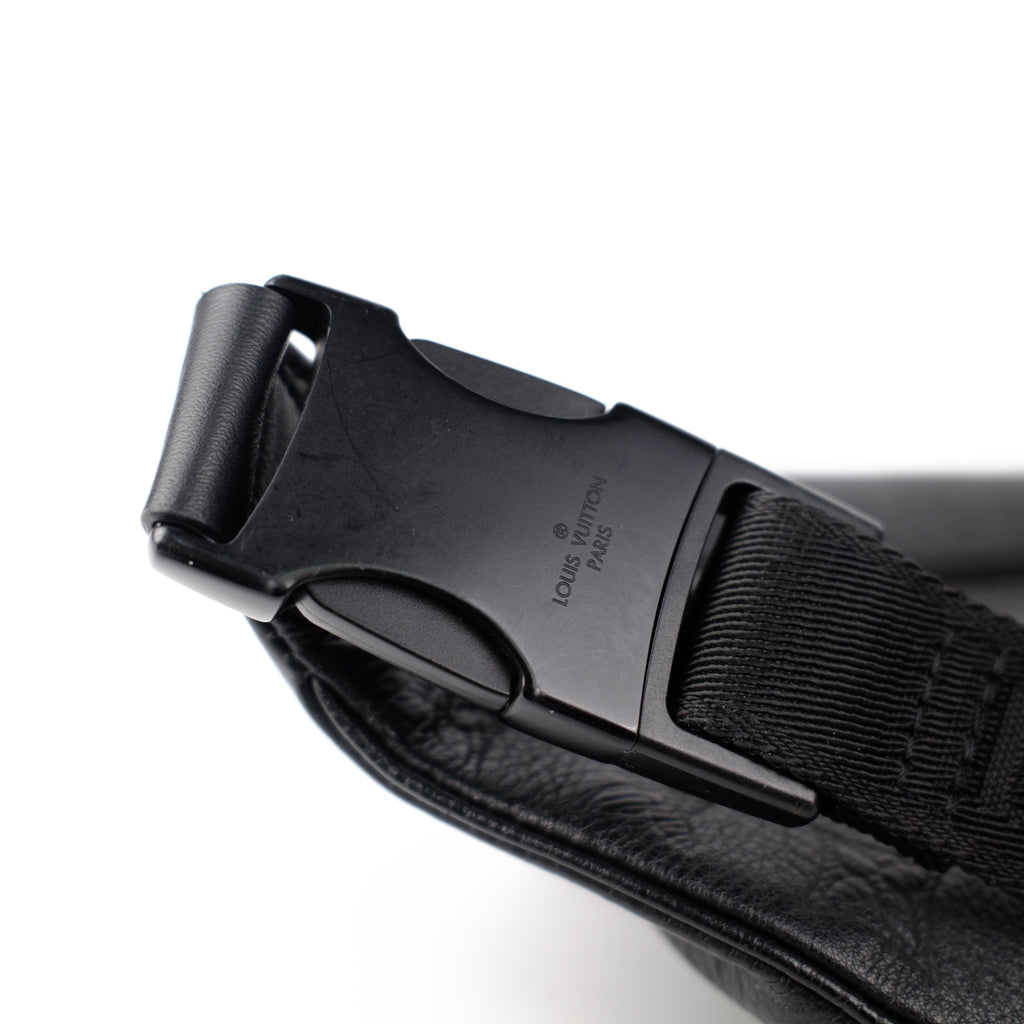 Louis Vuitton Men Bumbag Black