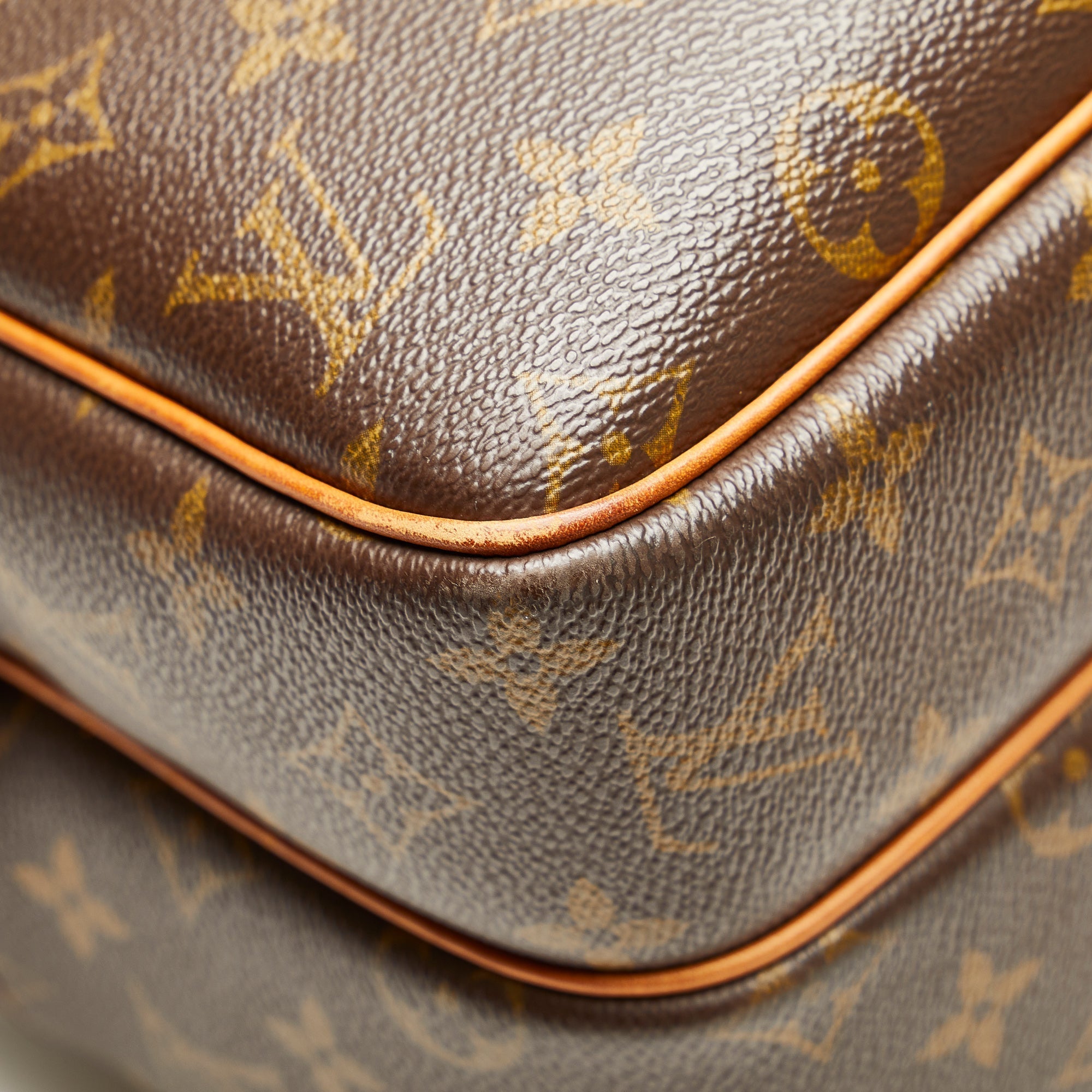 LOUIS VUITTON Monogram Reporter GM Crossbody Bag