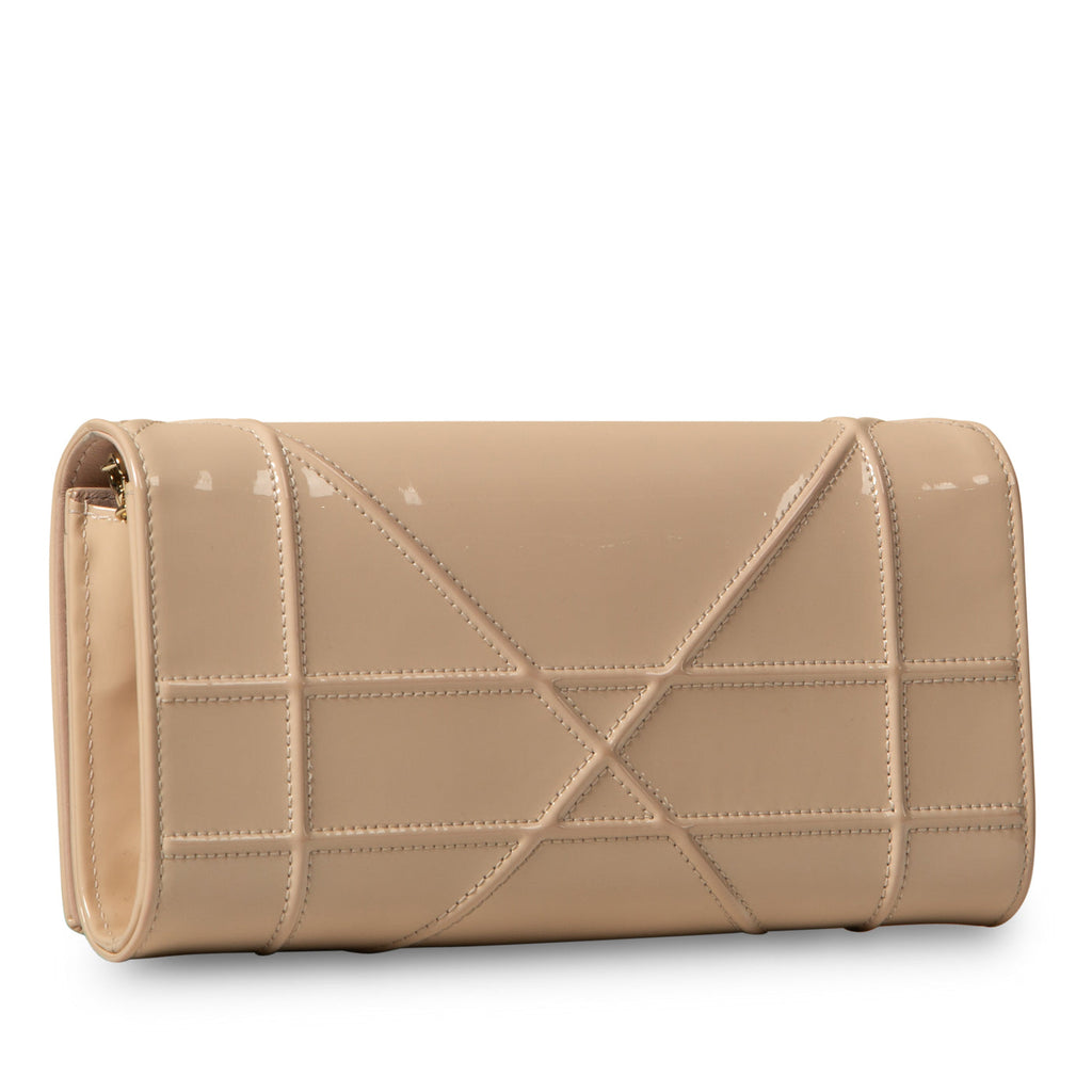 Diorama Patent Clutch