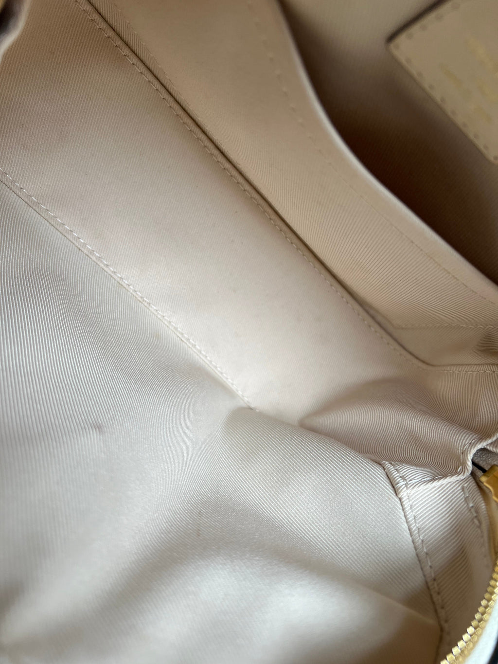 Louis Vuitton Saintonge Monogram Cream