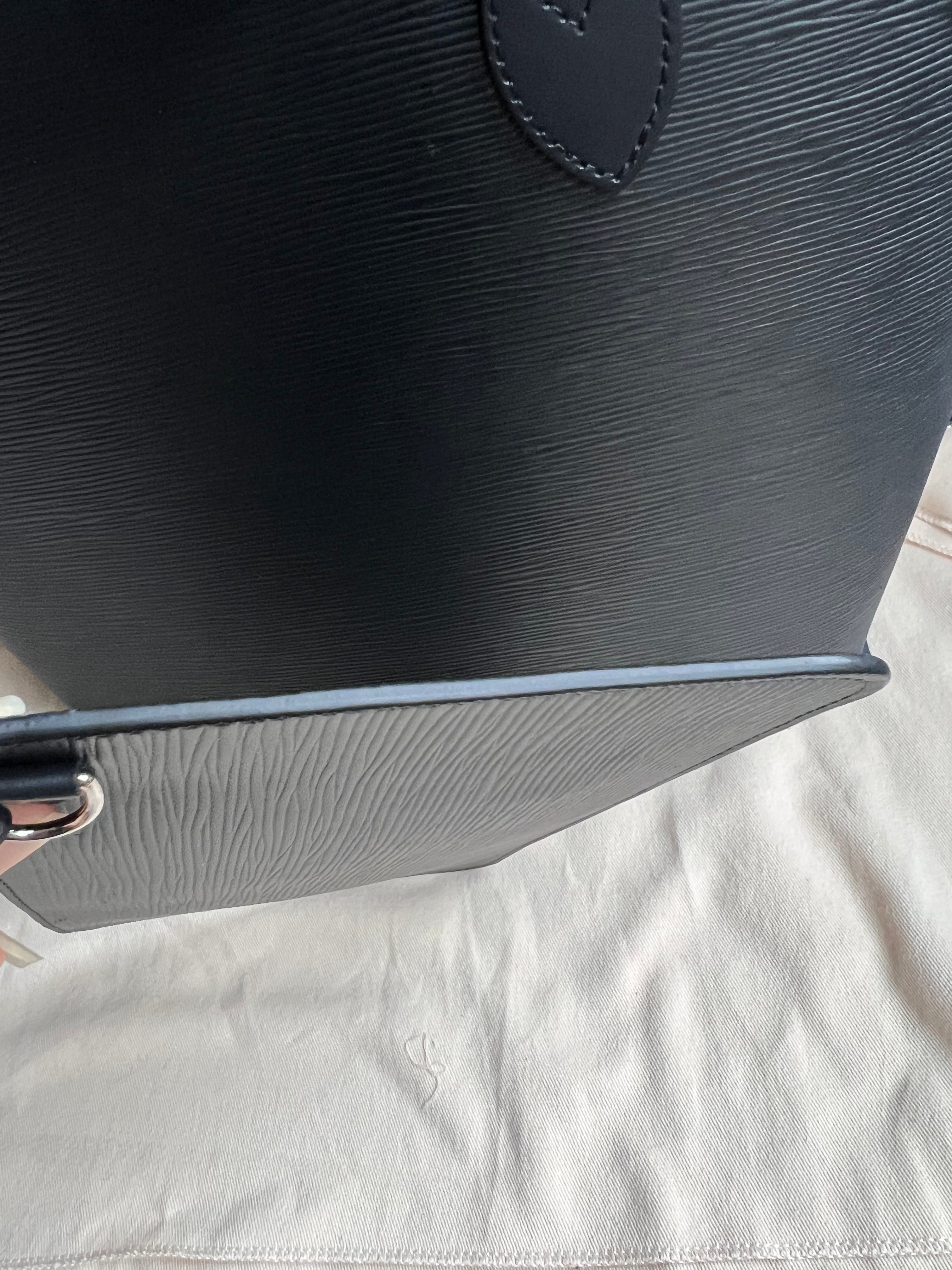 Louis Vuitton Neverfull MM Black Epi Leather (RRP £1,740)
