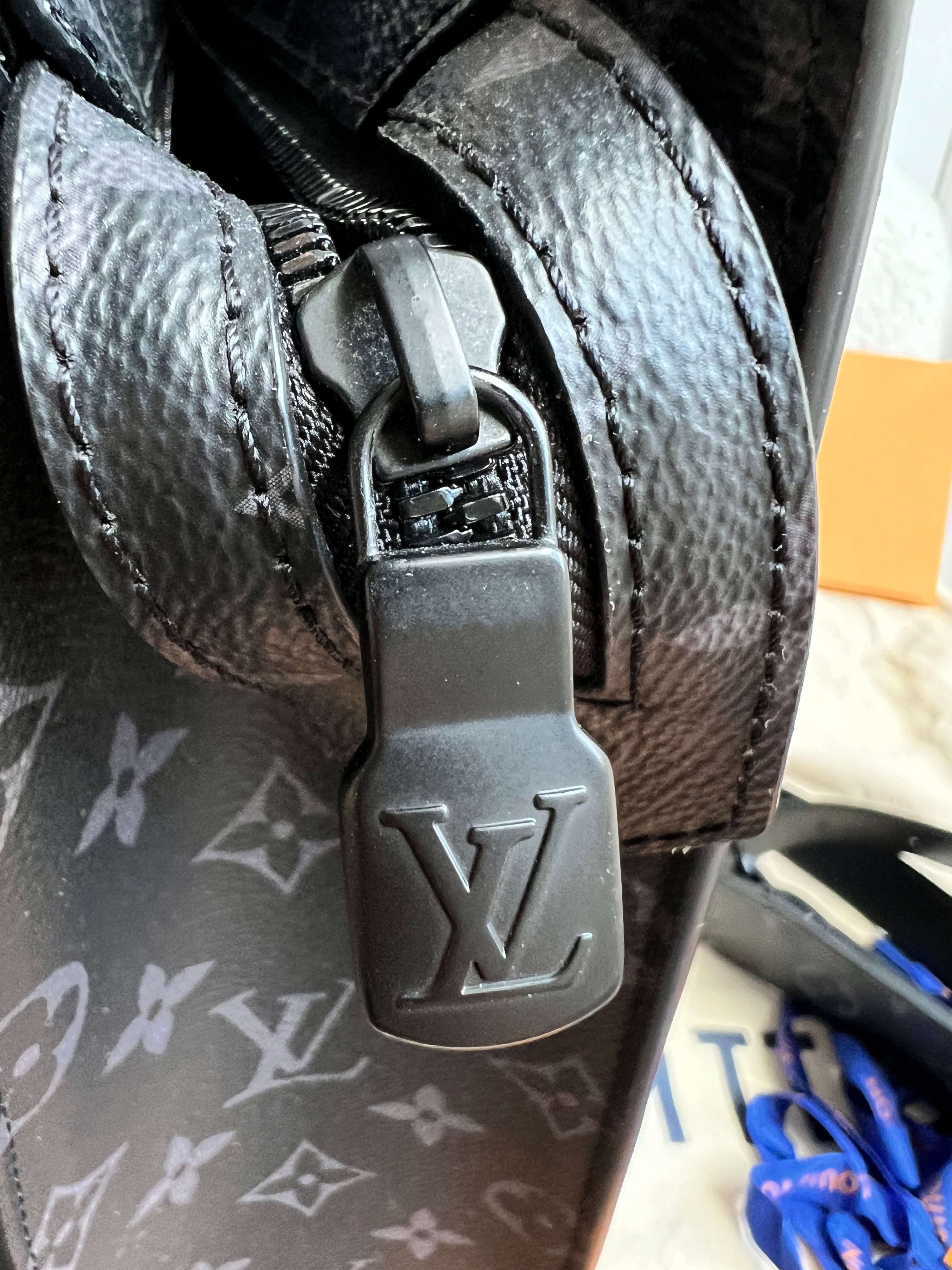 Louis Vuitton Sac Plat Horizontal Zippe Monogram Eclipse (RRP £2060)