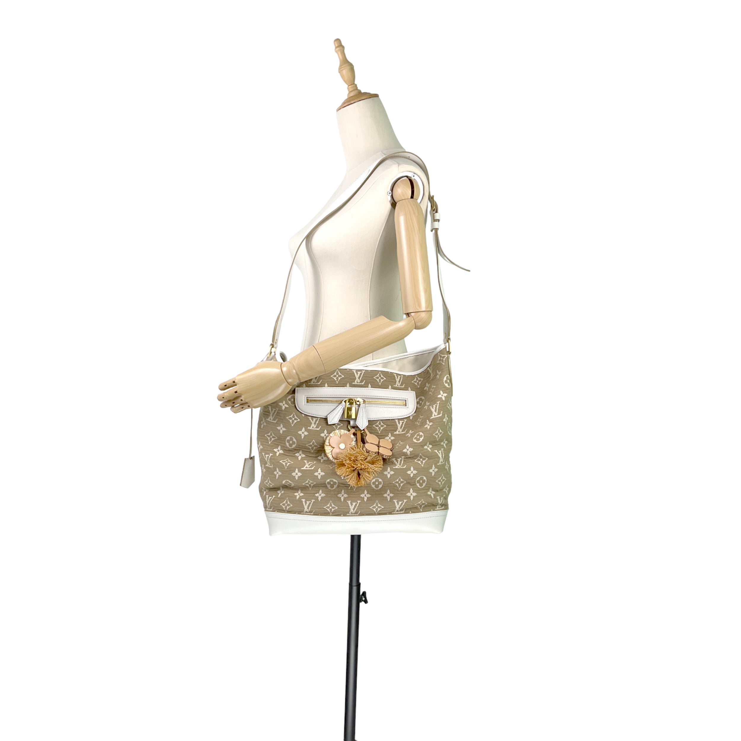 Louis Vuitto Sabbia Besace Blanc Monogram Canvas Limited Edition Bag