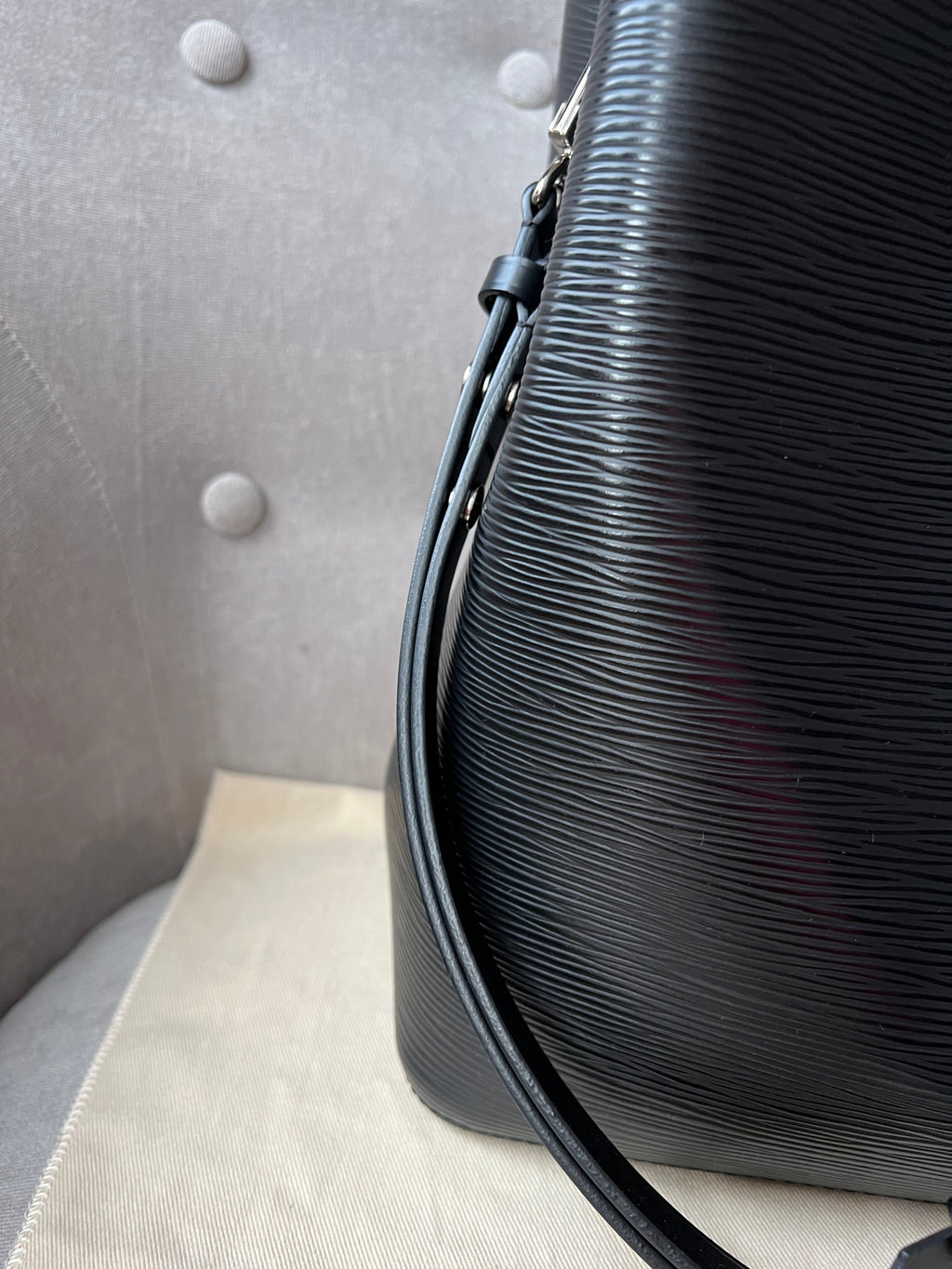 Louis Vuitton Neo Noe Bucket Bag Black Epi (RRP £1,930)