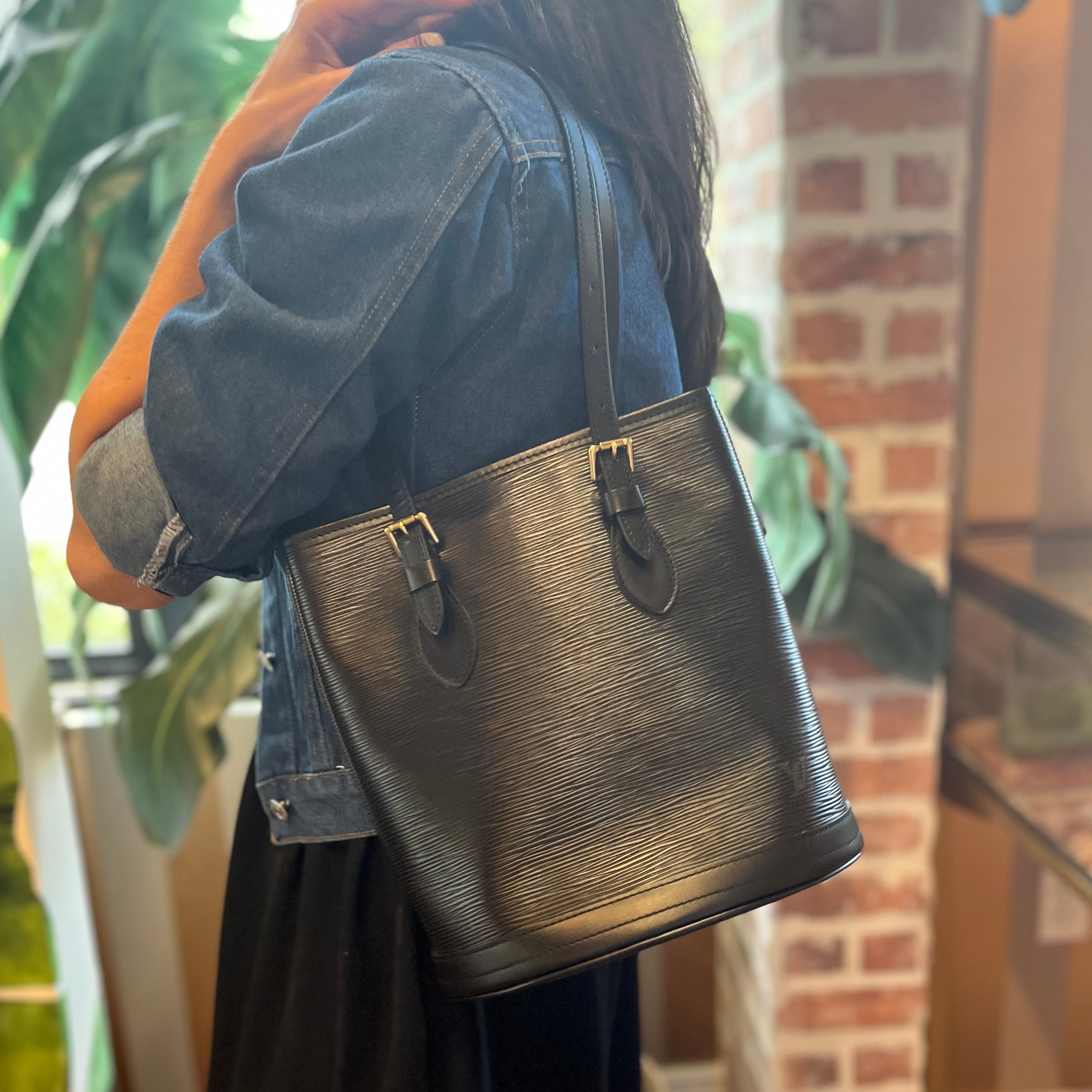 LOUIS VUITTON Petit Bucket Bag Epi Leather