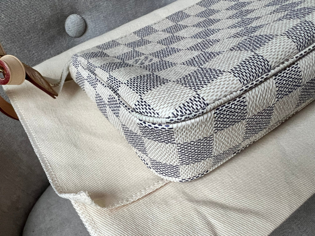 Louis Vuitton Pochette Accessoires Damier Azur (RRP £970)